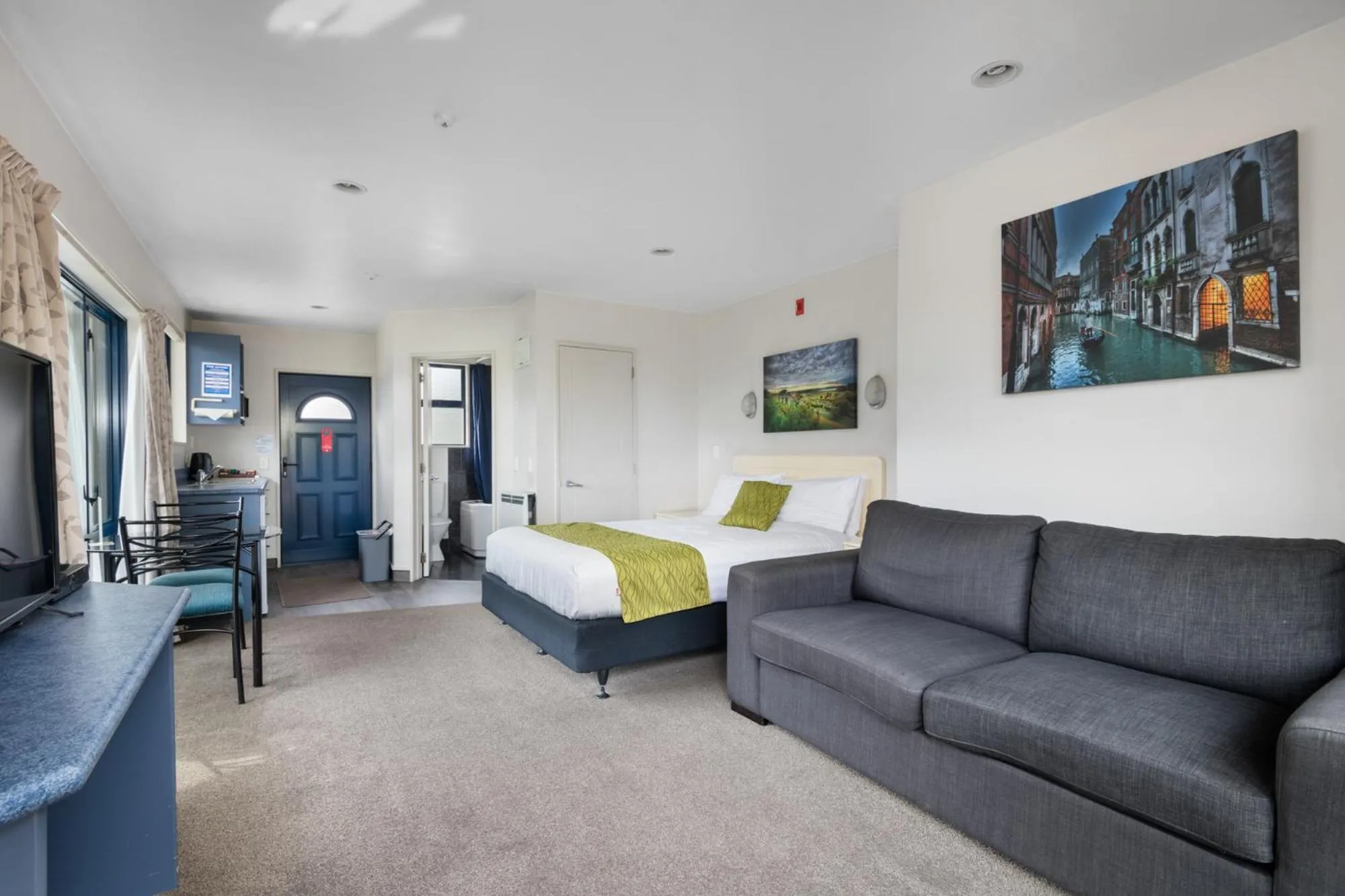 Living room in Panorama Motor Lodge