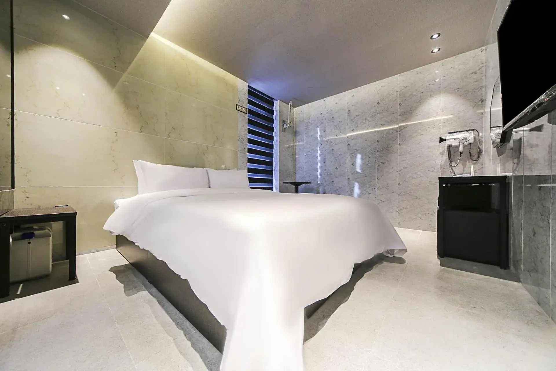 Photo of the whole room, Bed in MG Hotel Photo of the whole room, Bed in MG Hotel