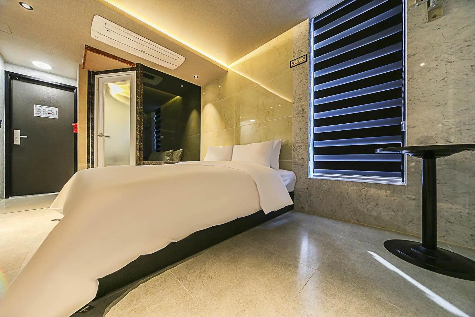 Photo of the whole room, Bed in MG Hotel