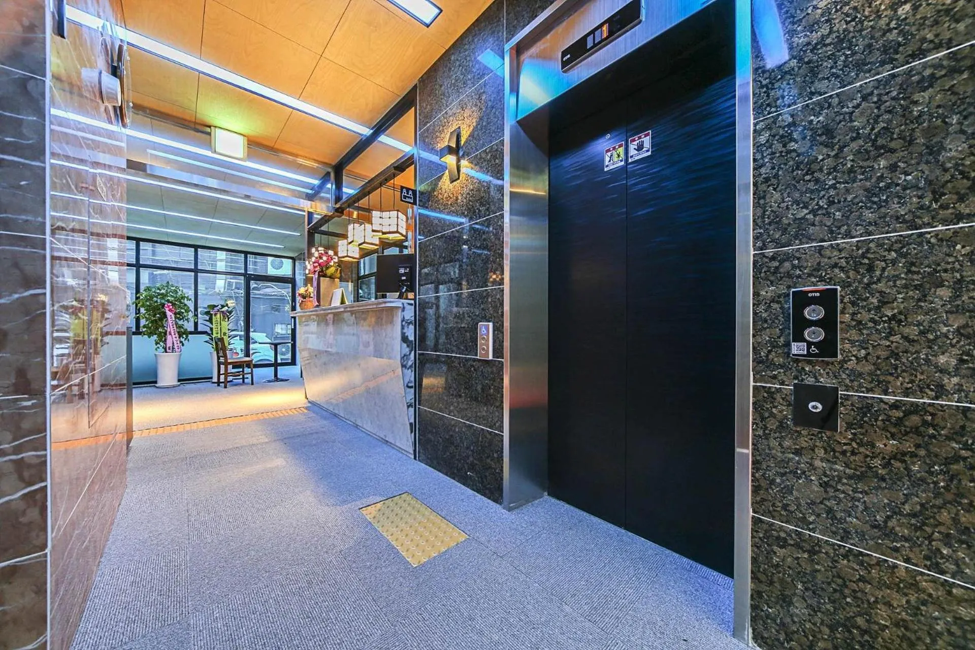 elevator in MG Hotel