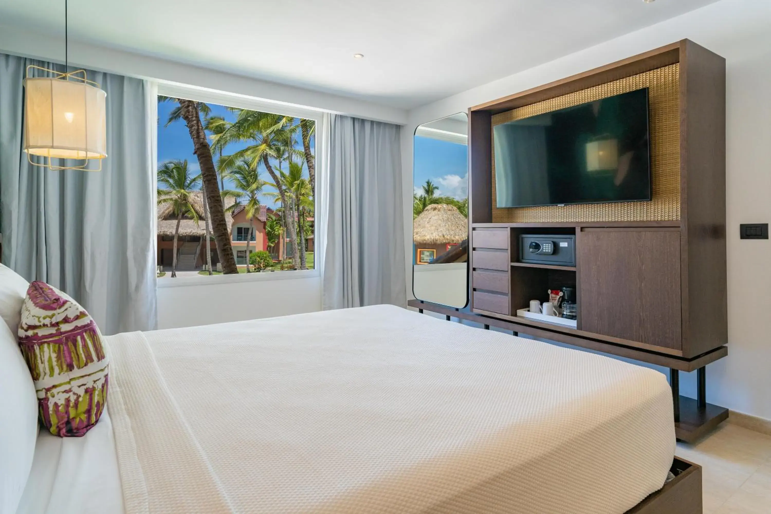 Photo of the whole room, Bed in Tropical Deluxe Princess - All Inclusive Photo of the whole room, Bed in Tropical Deluxe Princess - All Inclusive