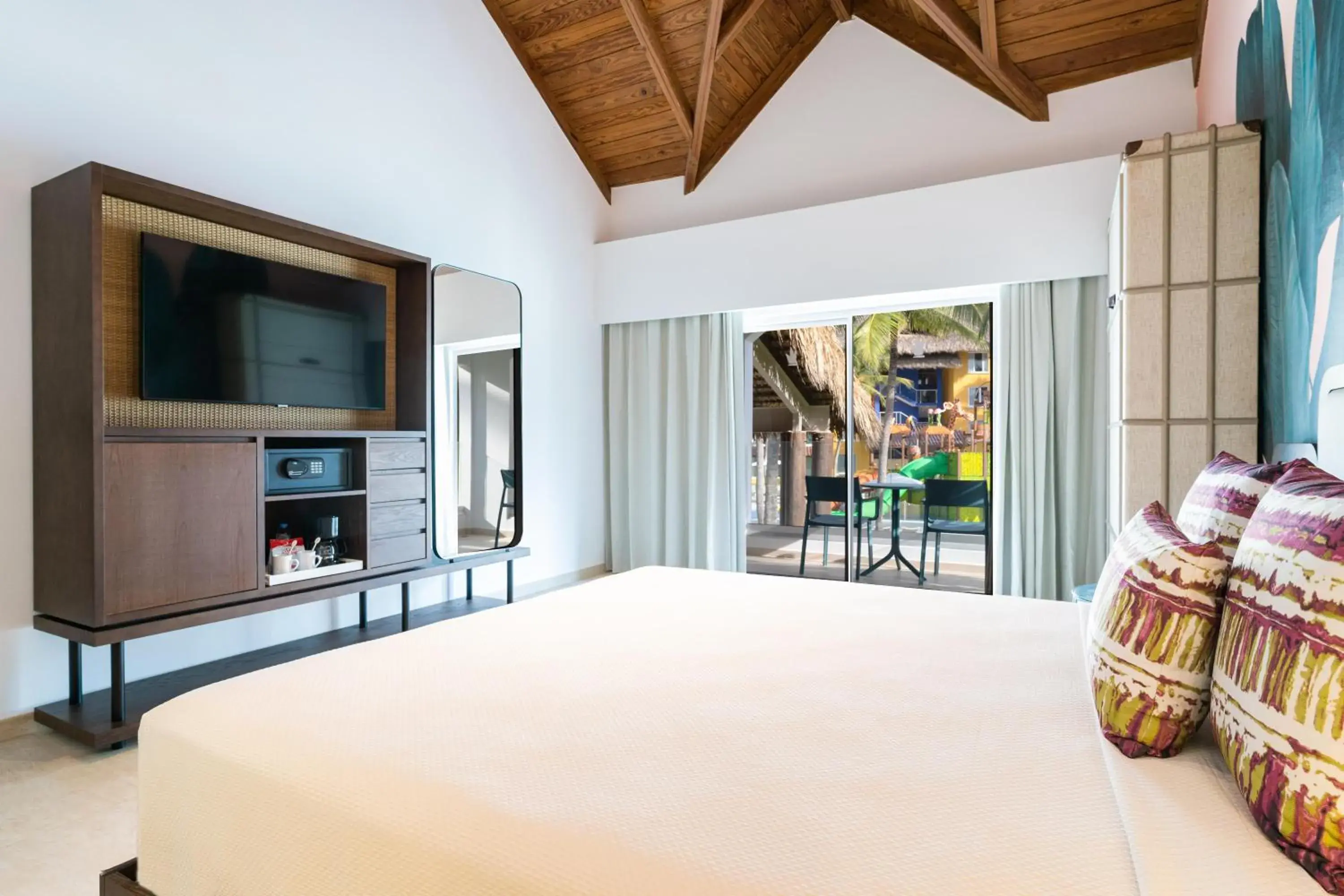 Tropical Deluxe - single occupancy in Tropical Deluxe Princess - All Inclusive Tropical Deluxe - single occupancy in Tropical Deluxe Princess - All Inclusive