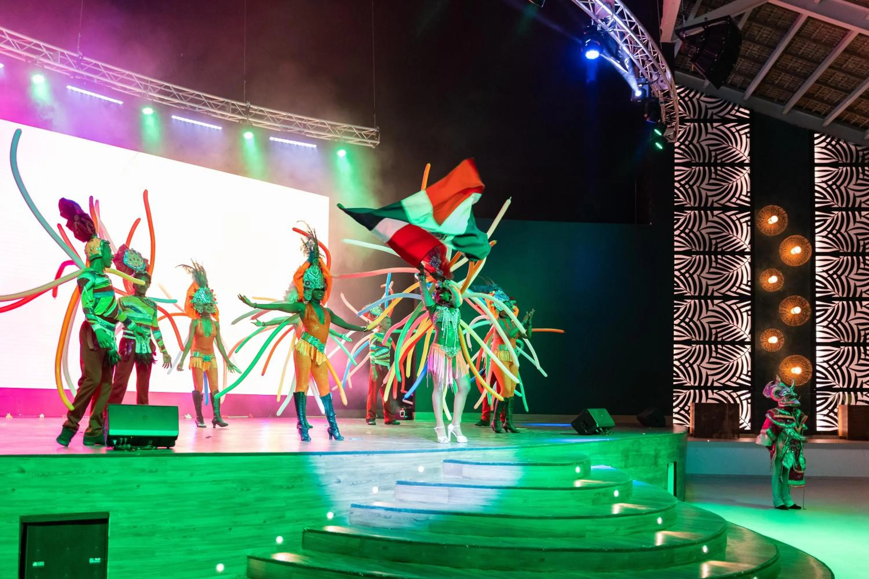 Nightclub / DJ in Tropical Deluxe Princess - All Inclusive