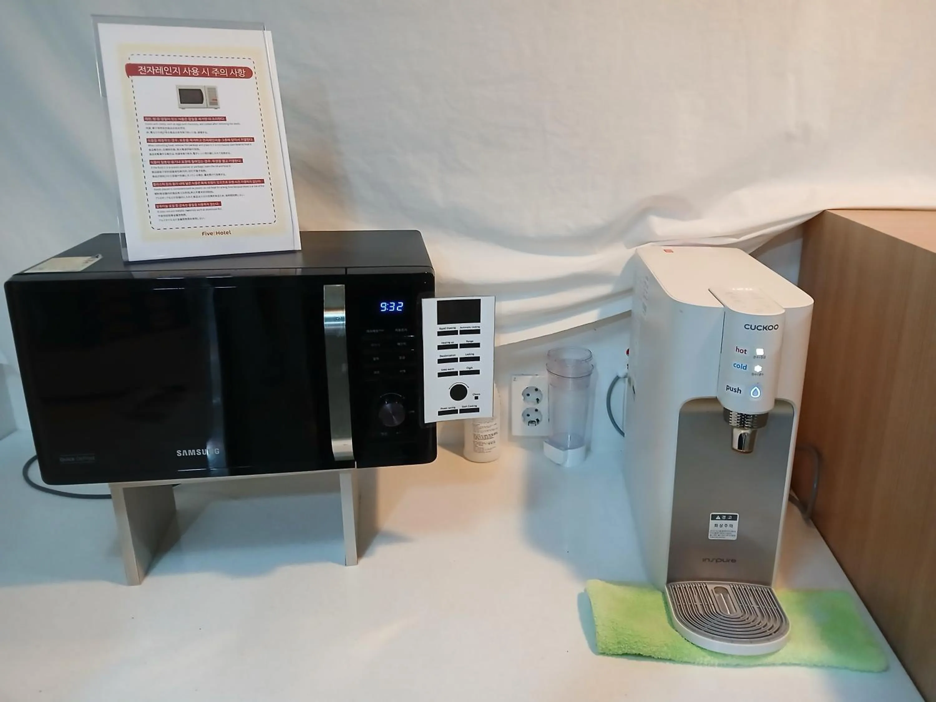 microwave in Five hotel Jongno