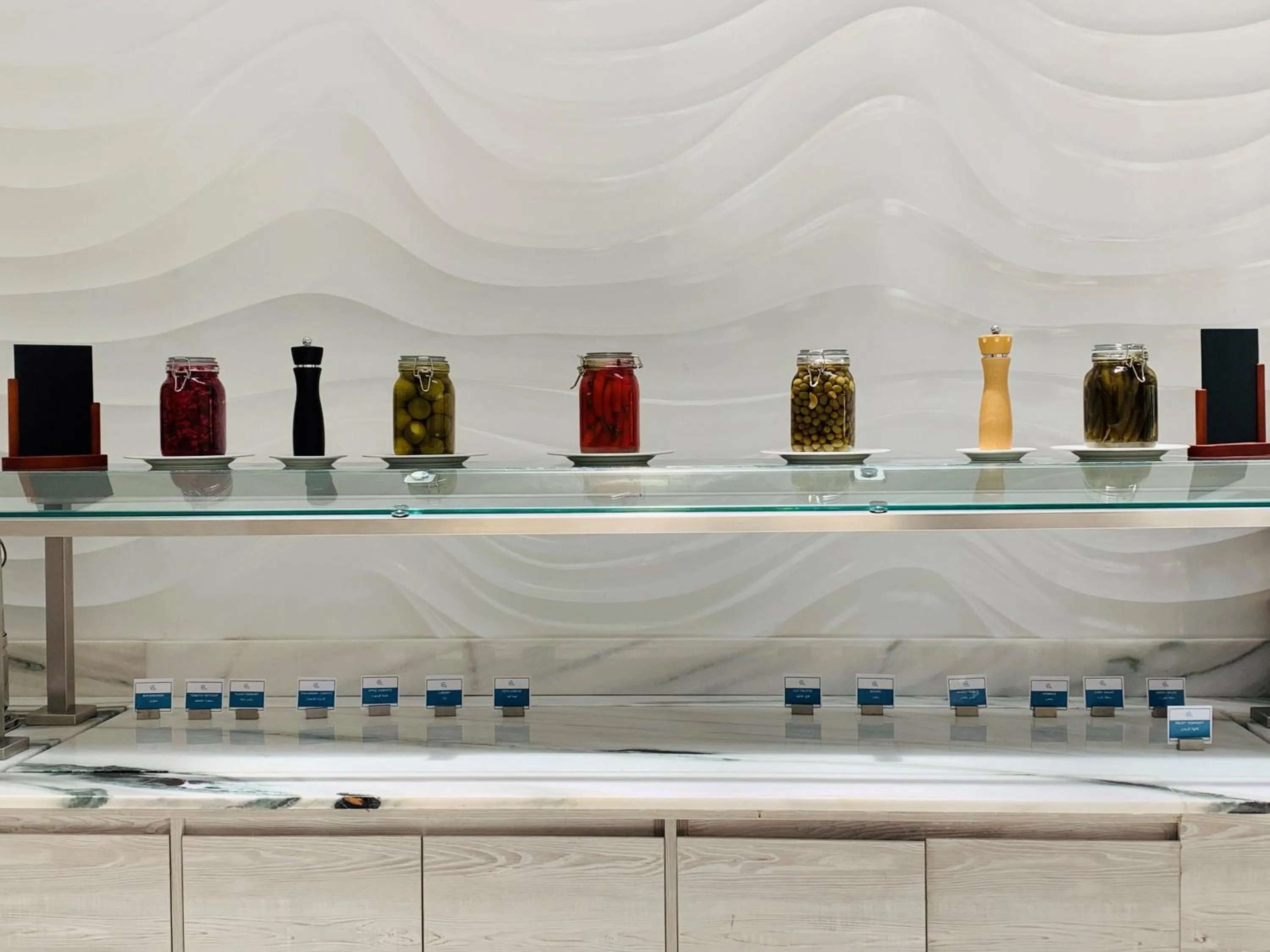 Restaurant/places to eat in City Avenue Hotel