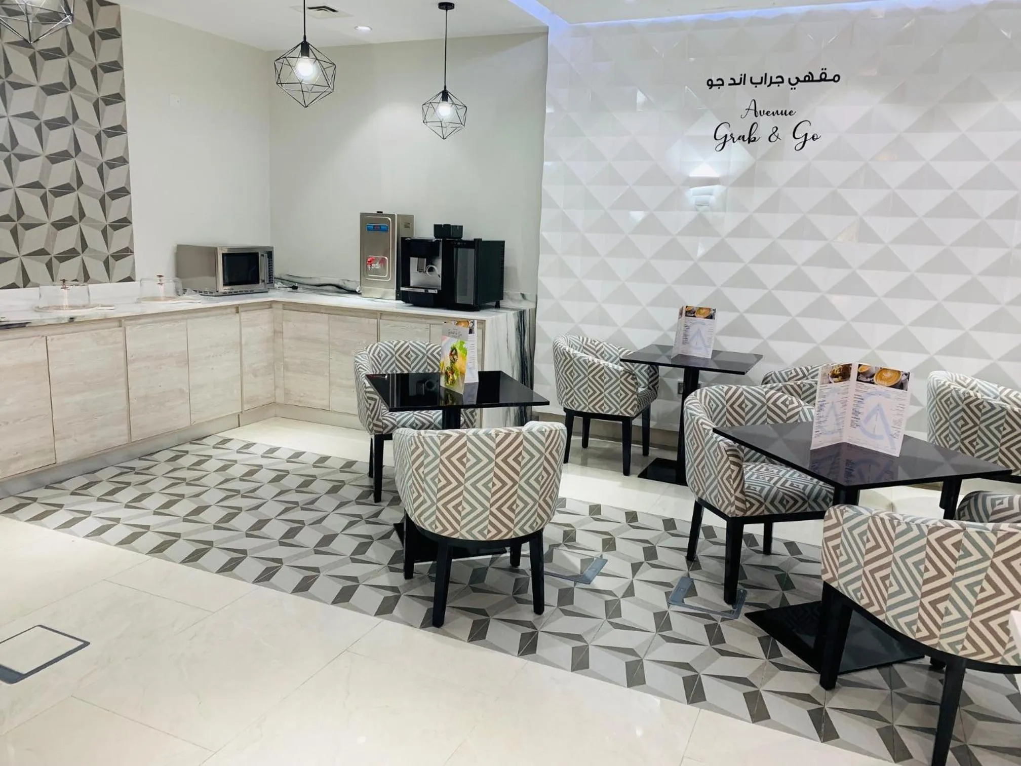 Restaurant/places to eat in City Avenue Hotel