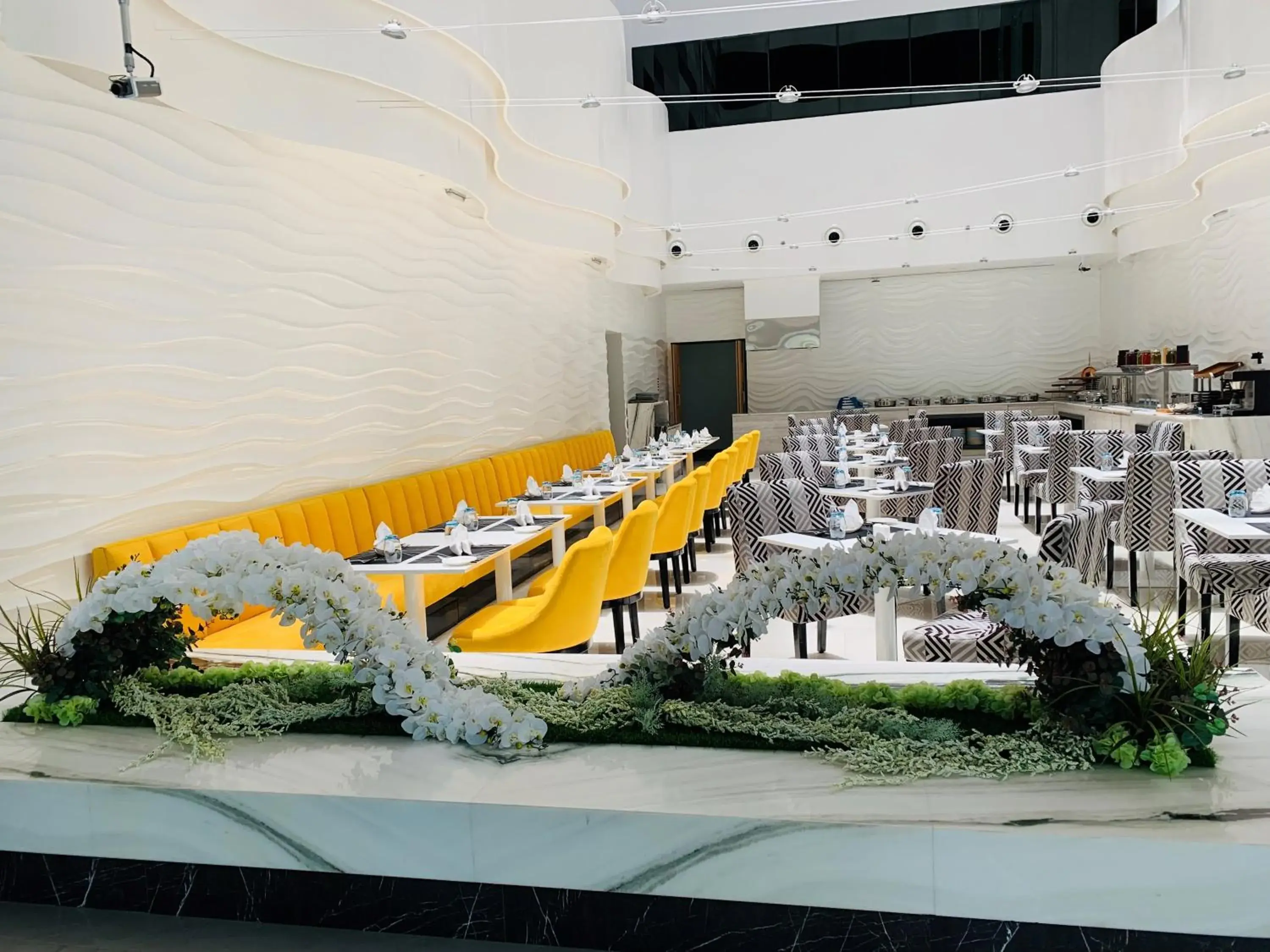 Restaurant/places to eat in City Avenue Hotel Restaurant/places to eat in City Avenue Hotel