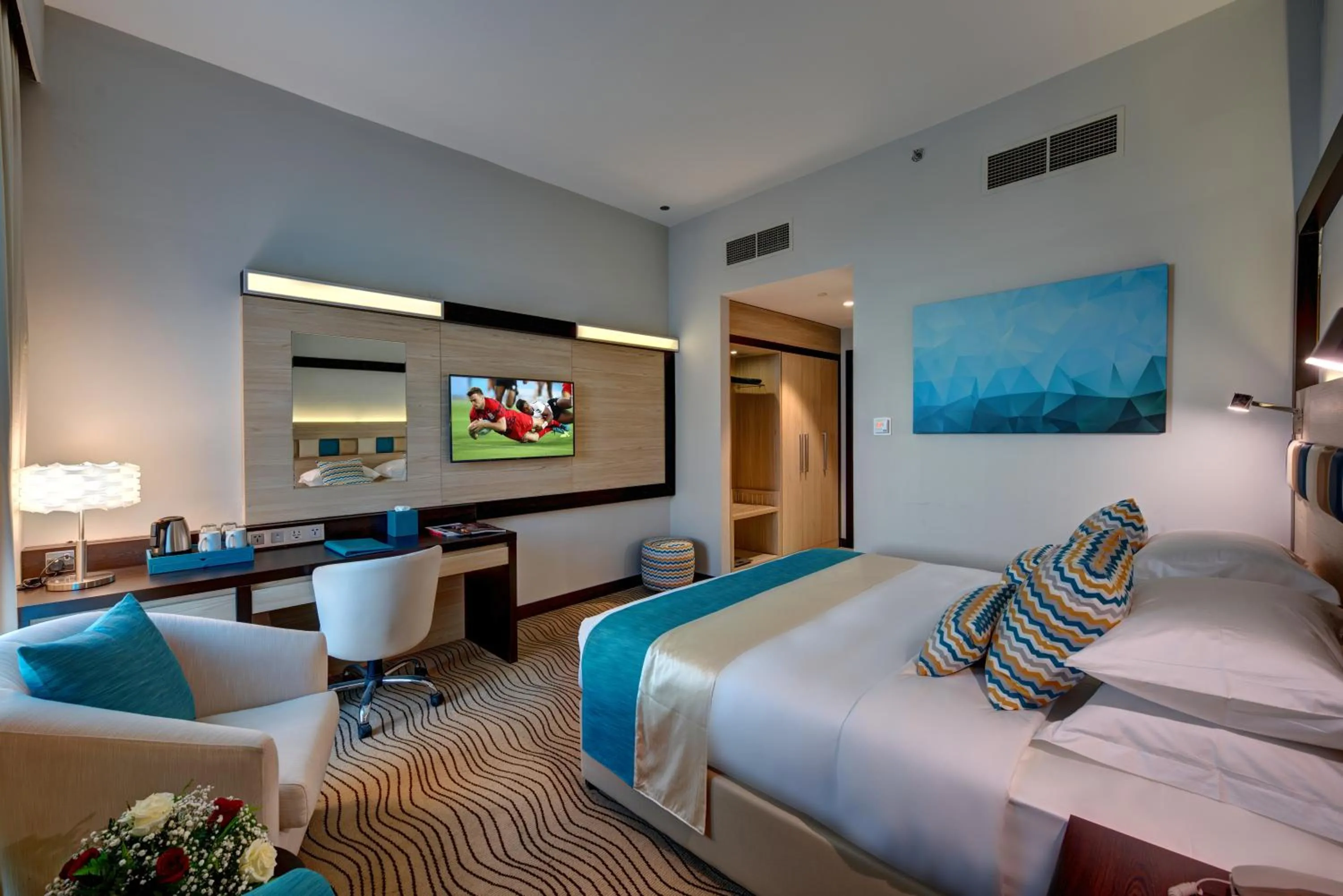 Photo of the whole room, Bed in City Avenue Hotel