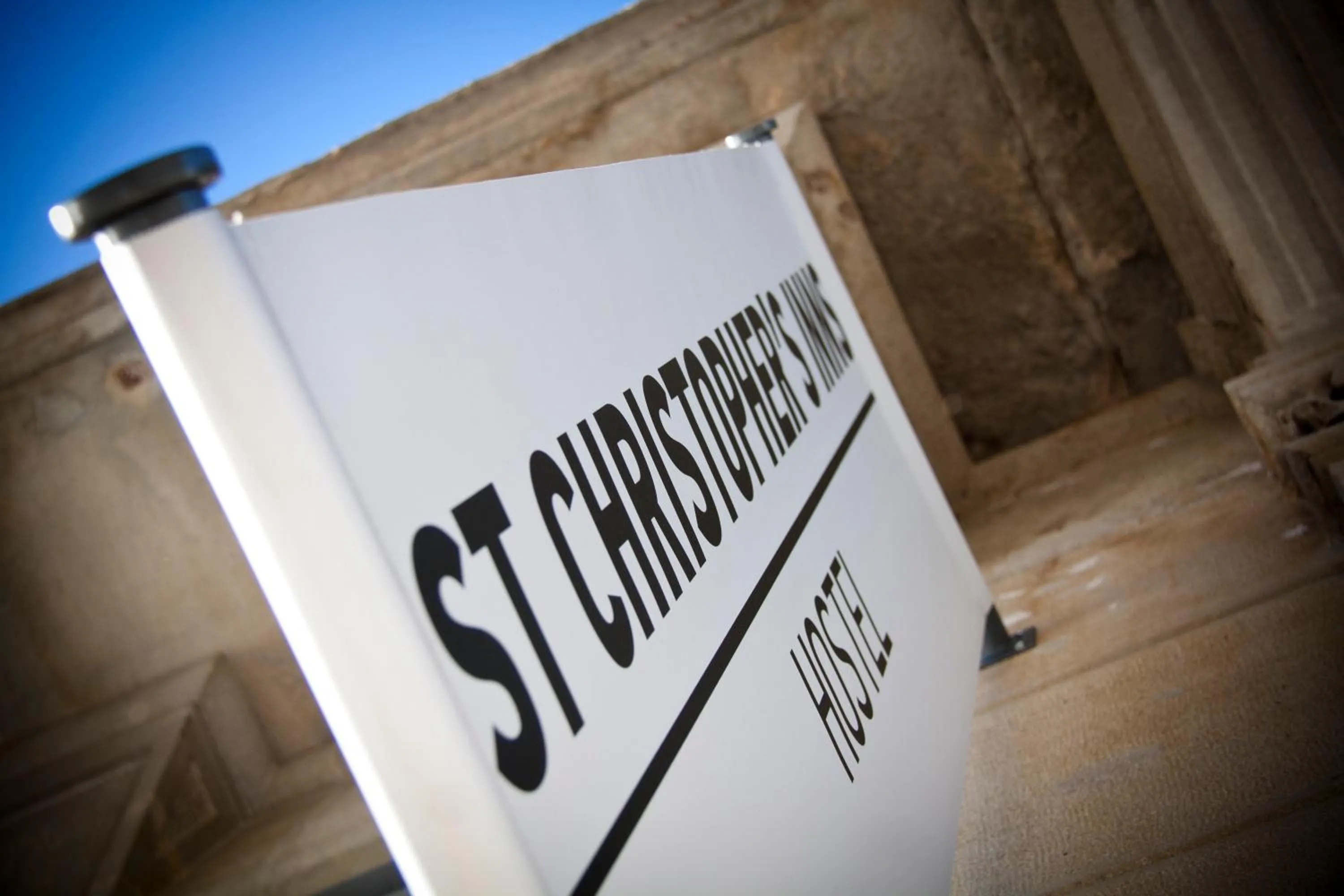 Property logo or sign in St Christopher's Inn Barcelona