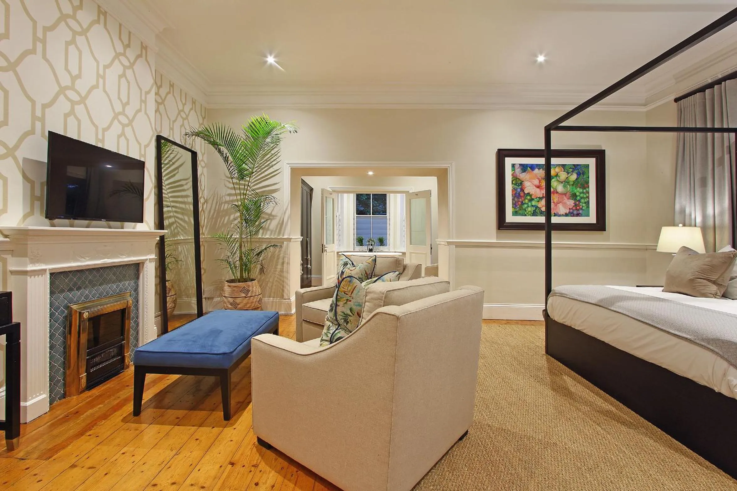 Seating area, Bed in Stellenbosch Manor