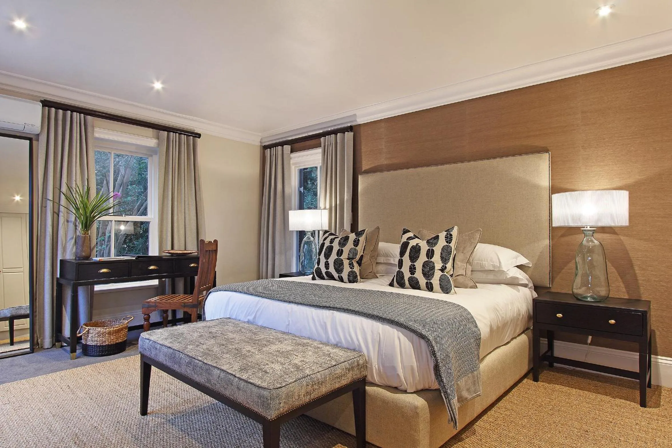 Photo of the whole room, Bed in Stellenbosch Manor