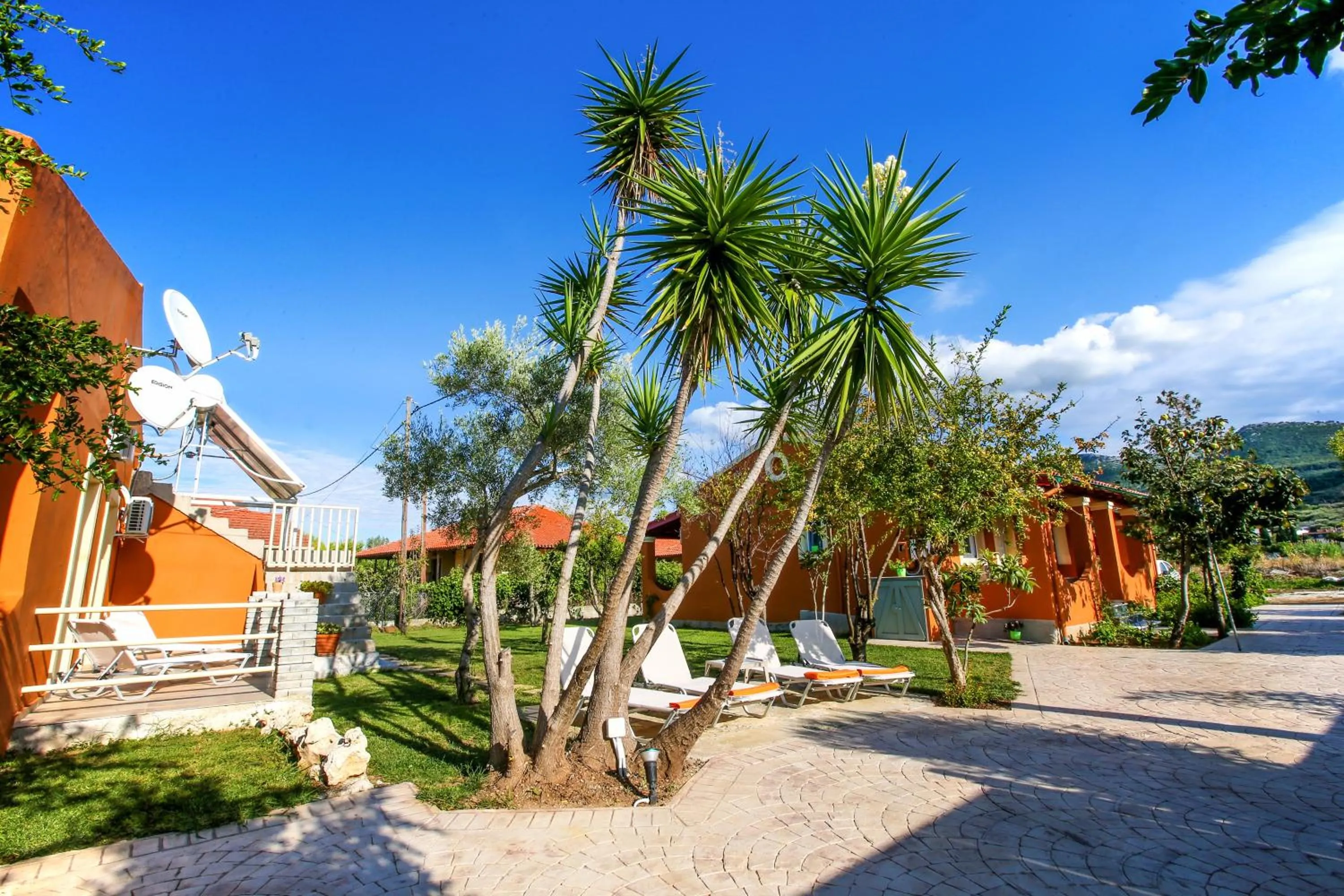 Garden in Navigator Villas - Houses