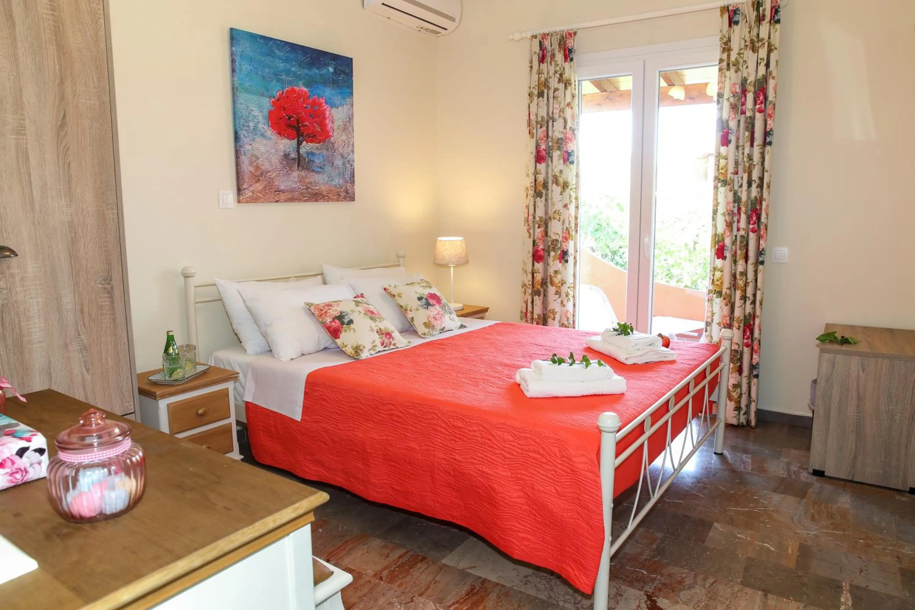 Bedroom, Bed in Navigator Villas - Houses