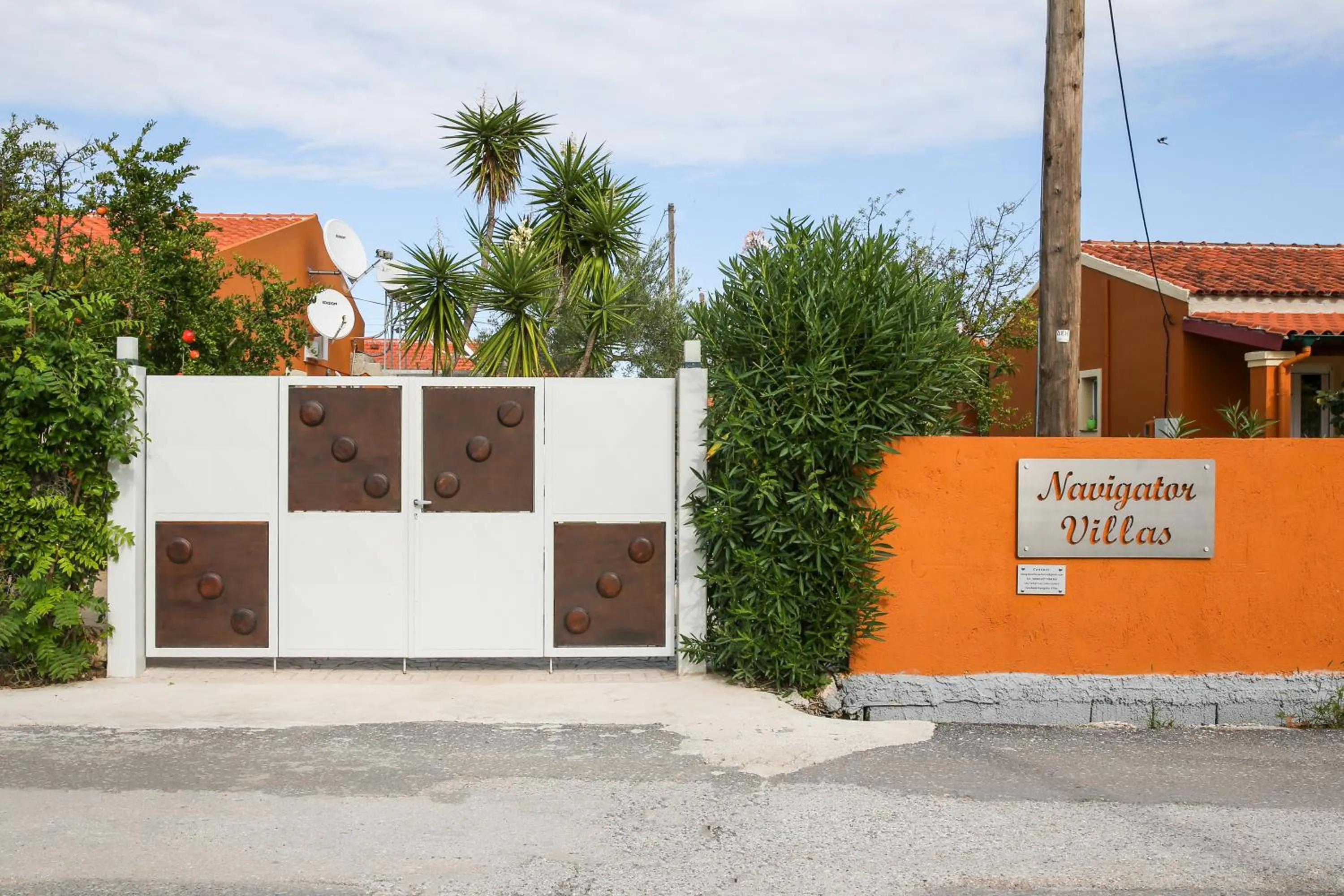 Property building in Navigator Villas - Houses