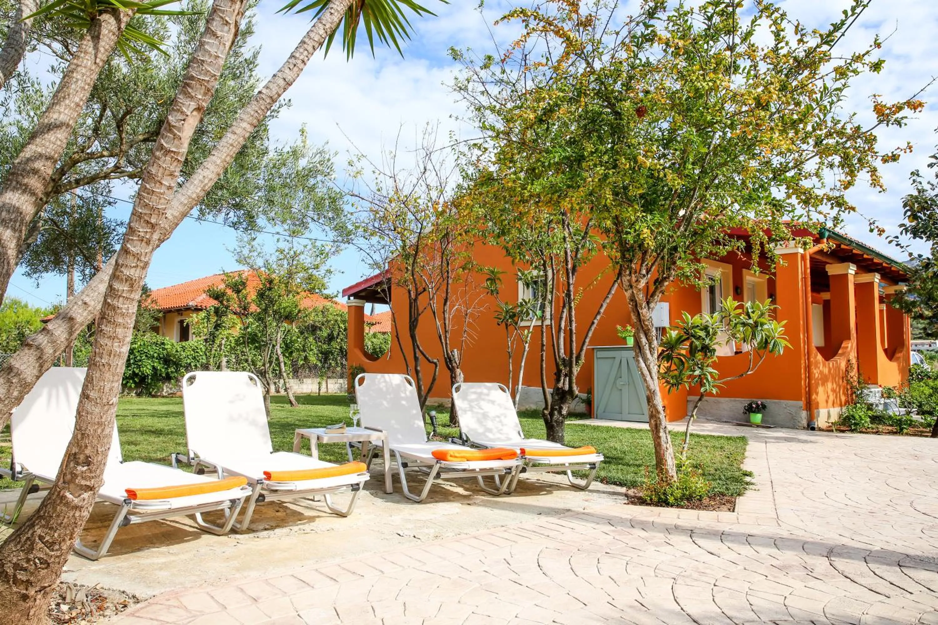 Patio in Navigator Villas - Houses