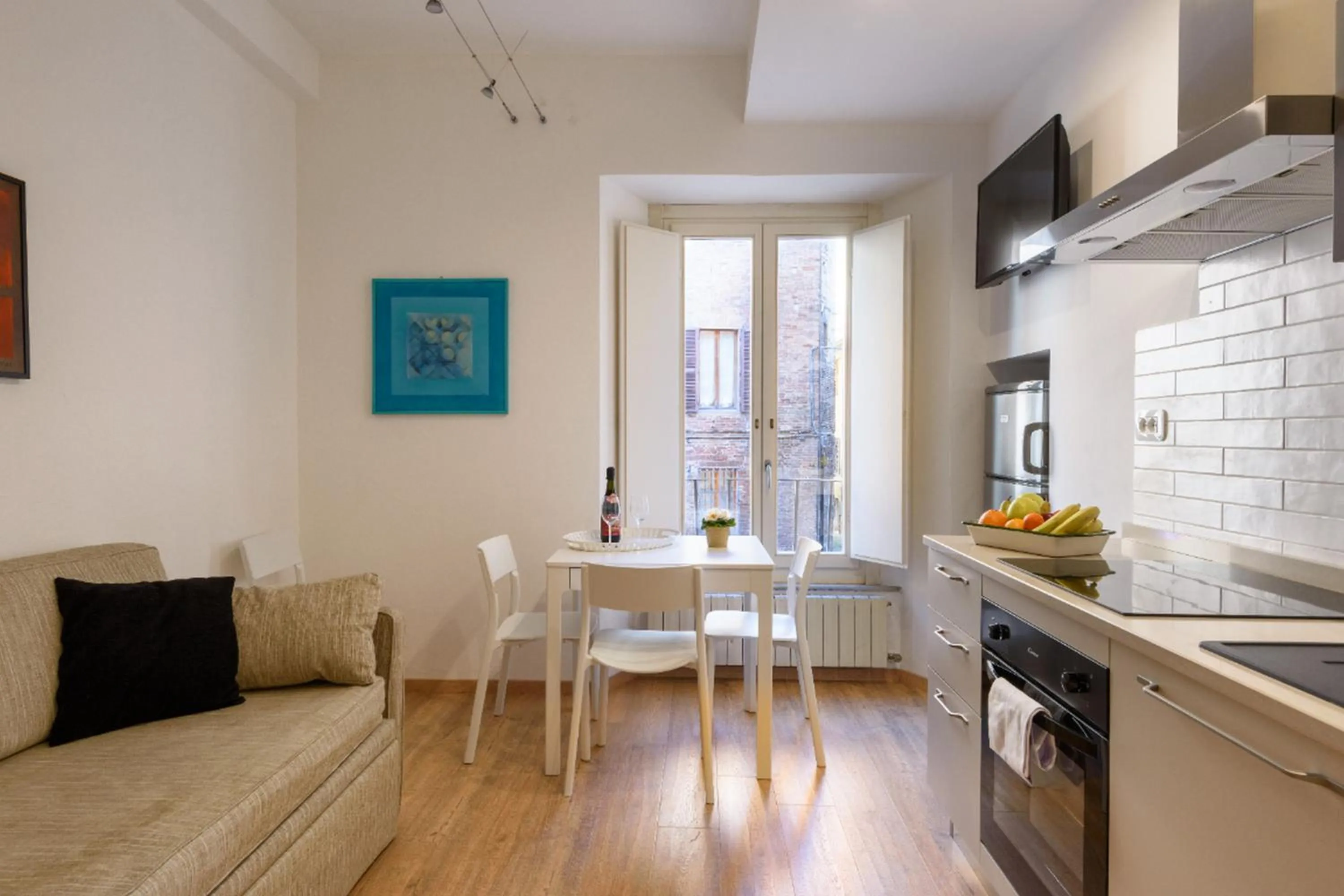 Kitchen or kitchenette in Regis Condo