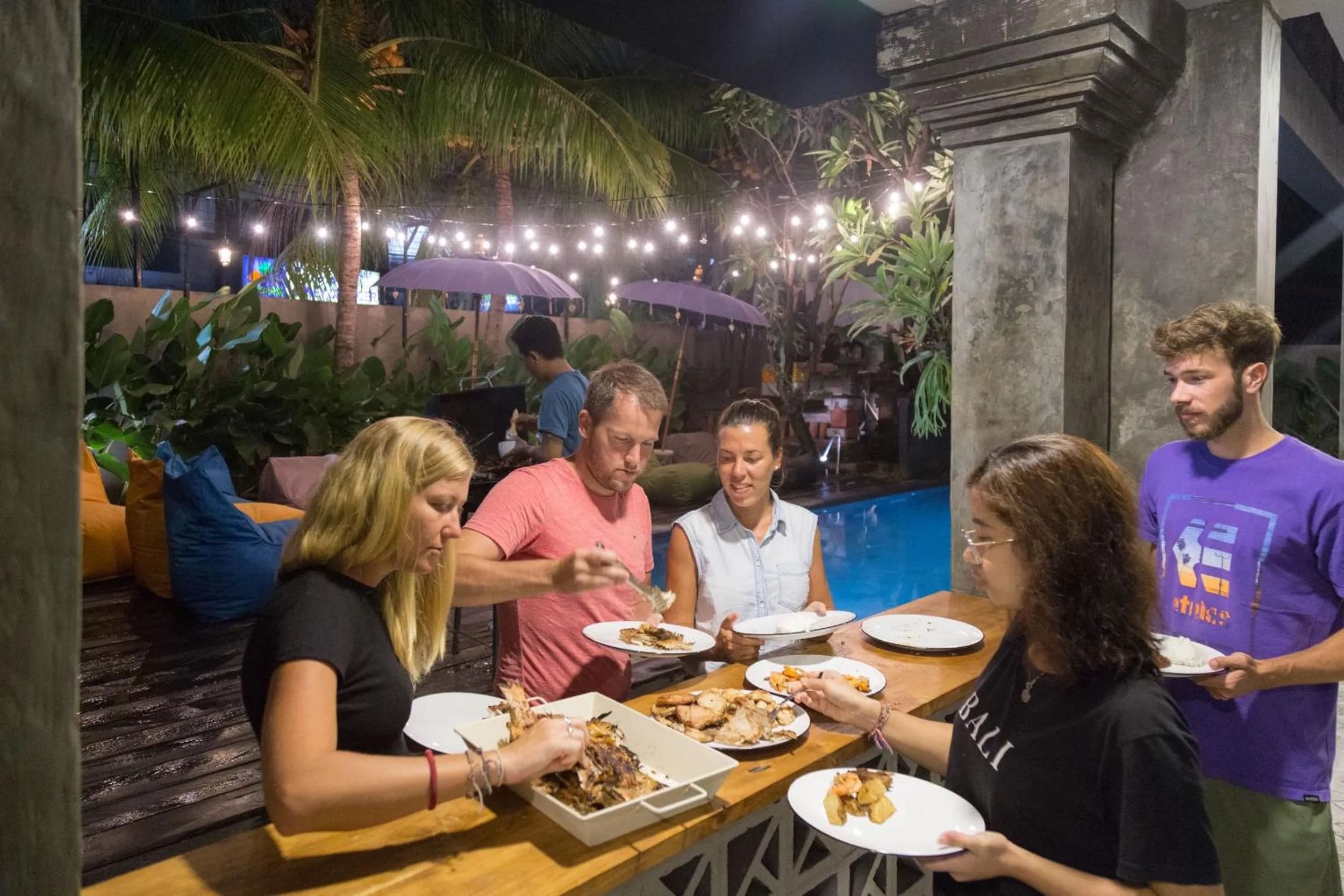 Restaurant/places to eat in Interconnection Hostel