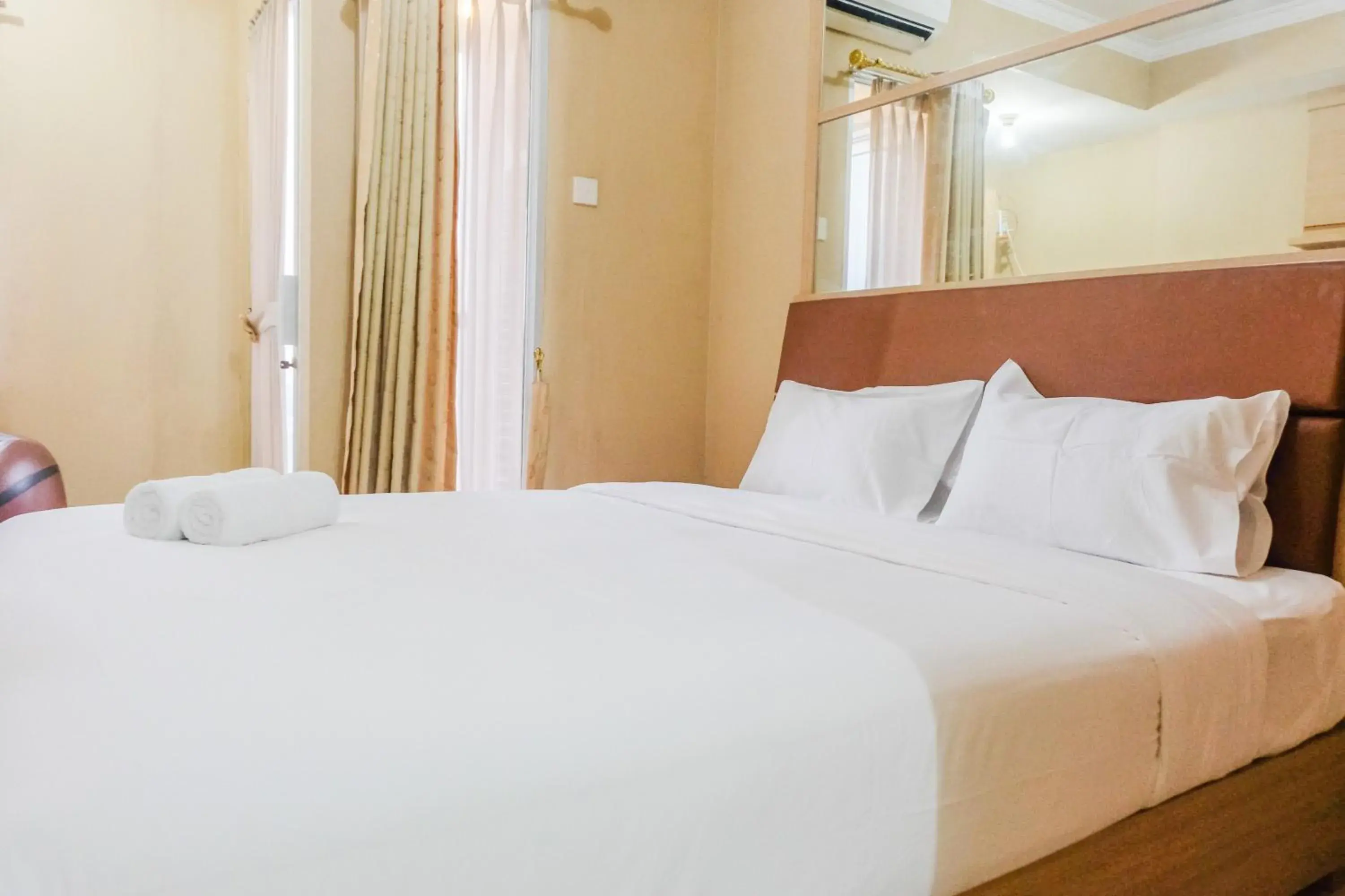 Minimalist Studio Room Great Western Resort Apartment By Travelio Minimalist Studio Room Great Western Resort Apartment By Travelio