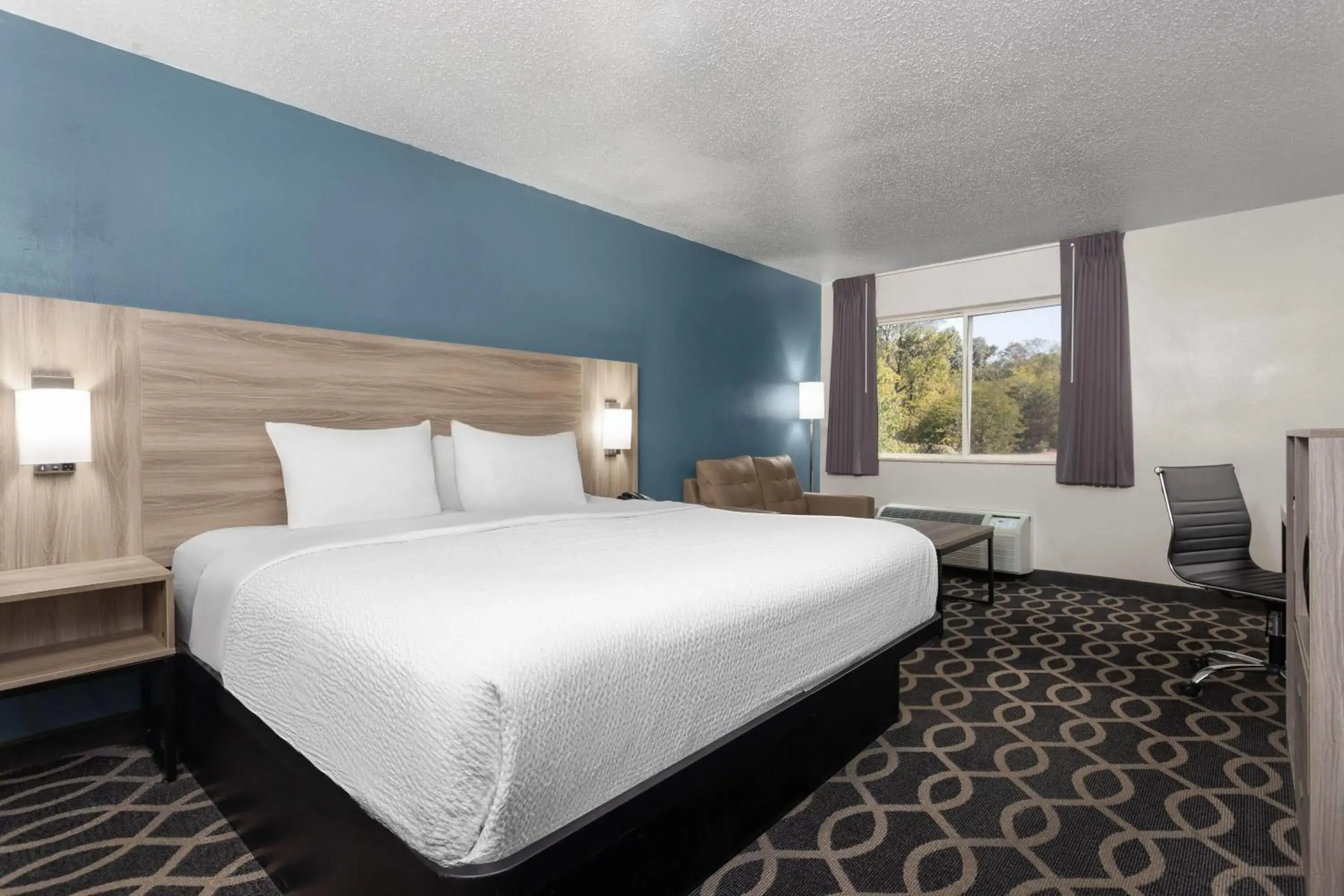 King Room - Non-Smoking in Baymont by Wyndham Piqua King Room - Non-Smoking in Baymont by Wyndham Piqua