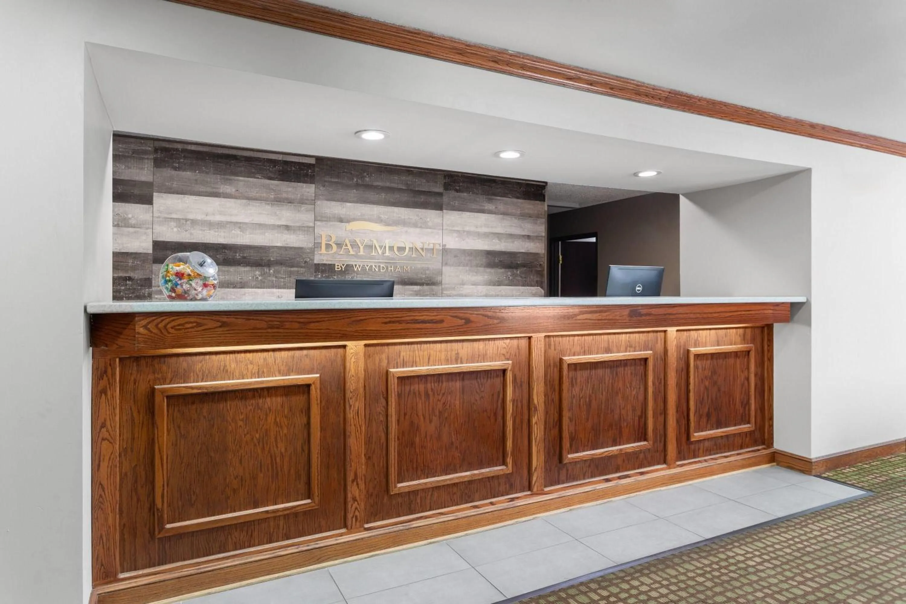 Lobby or reception in Baymont by Wyndham Piqua