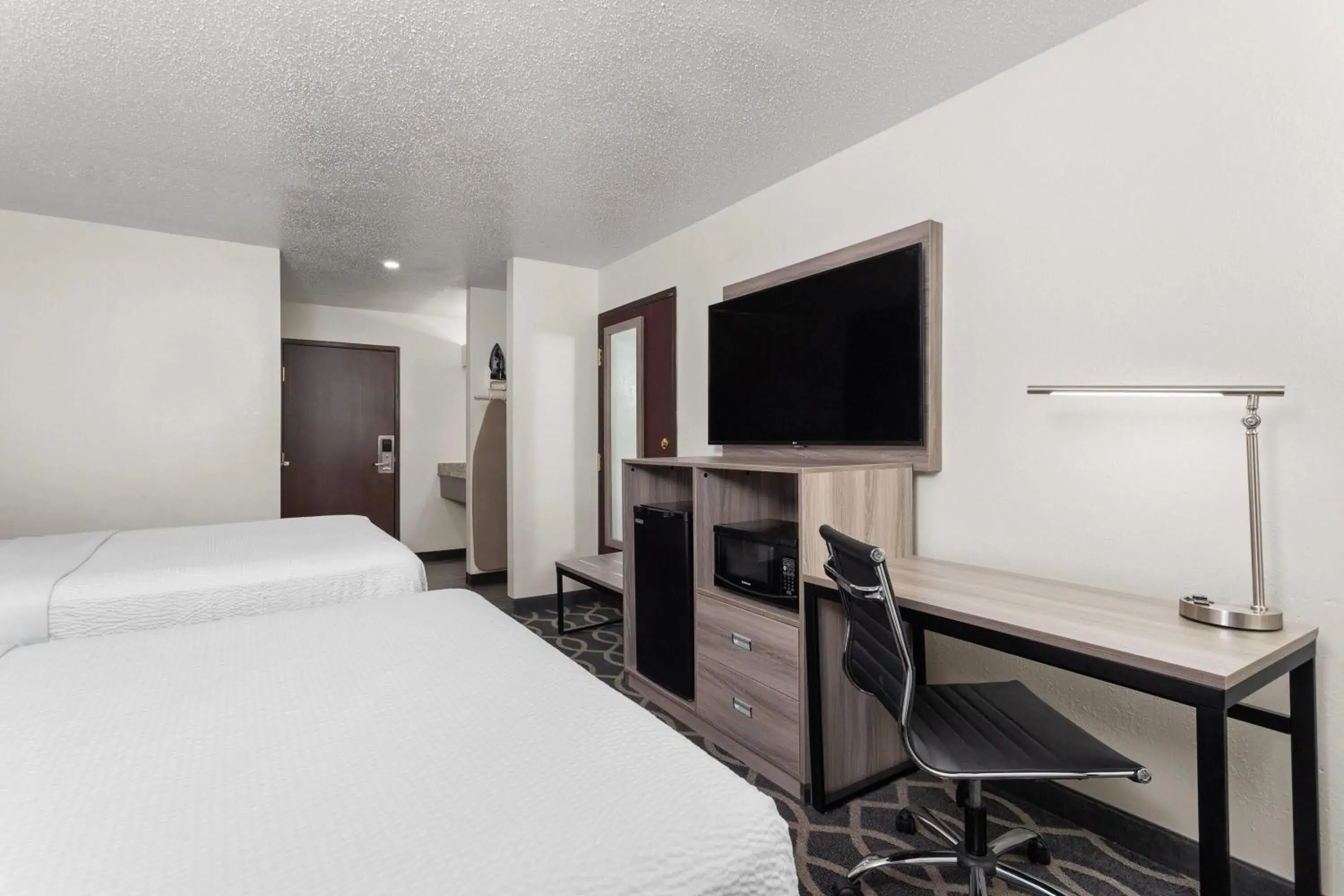 Photo of the whole room, Bed in Baymont by Wyndham Piqua Photo of the whole room, Bed in Baymont by Wyndham Piqua