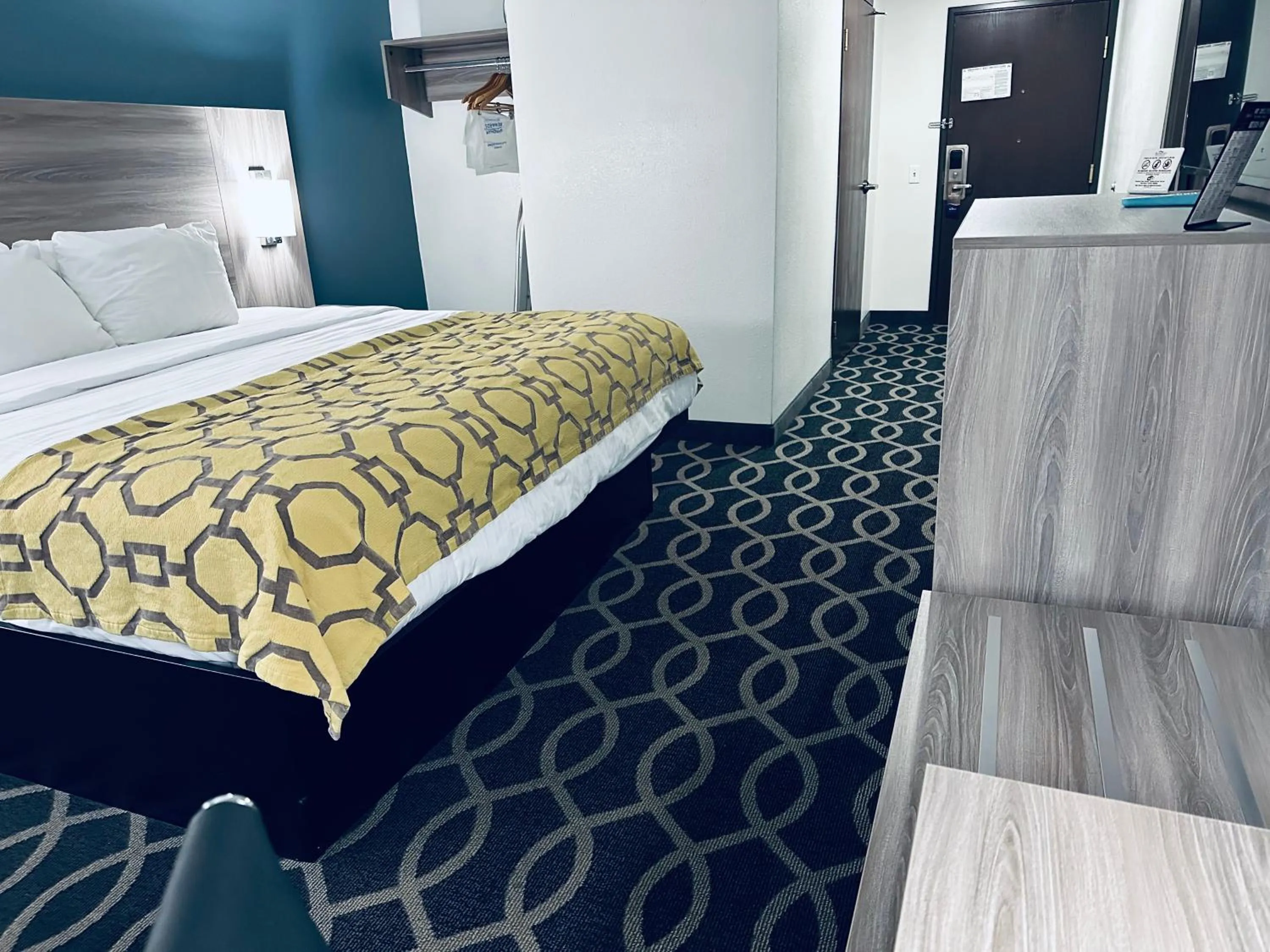 Bedroom, Bed in Baymont by Wyndham Piqua