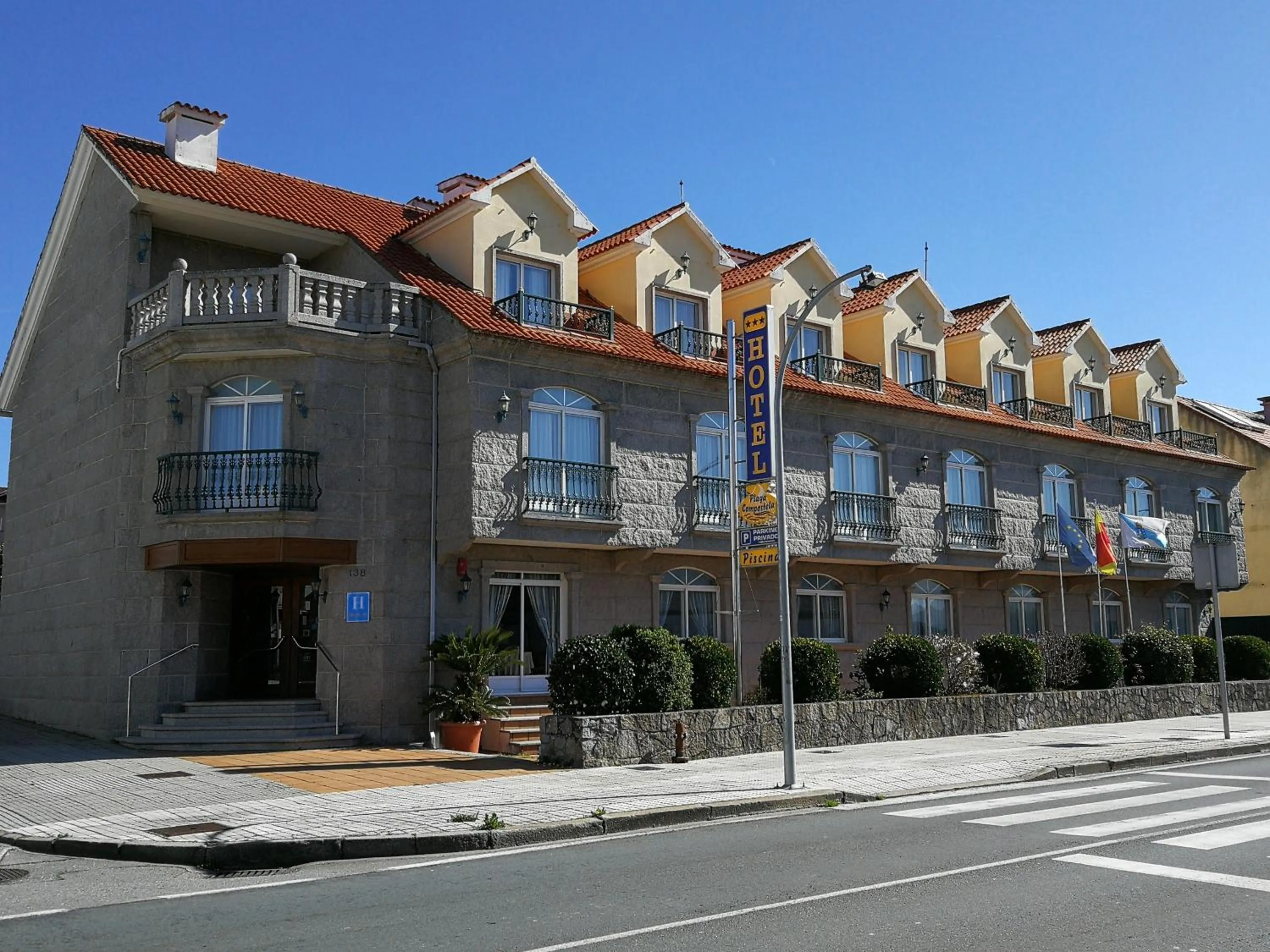 Facade/entrance in Hotel Playa Compostela