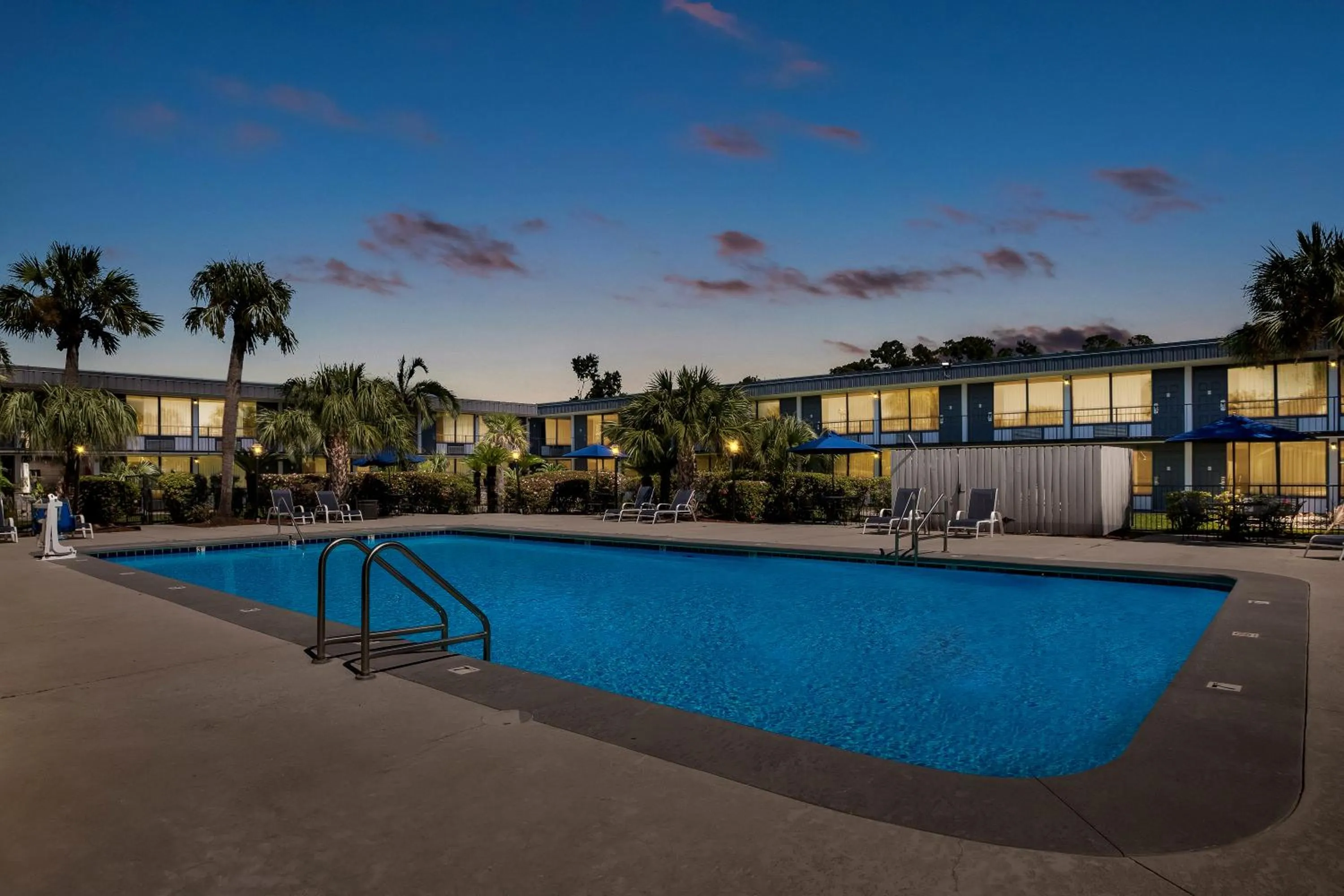 Swimming pool in Quality Inn Slidell I-10