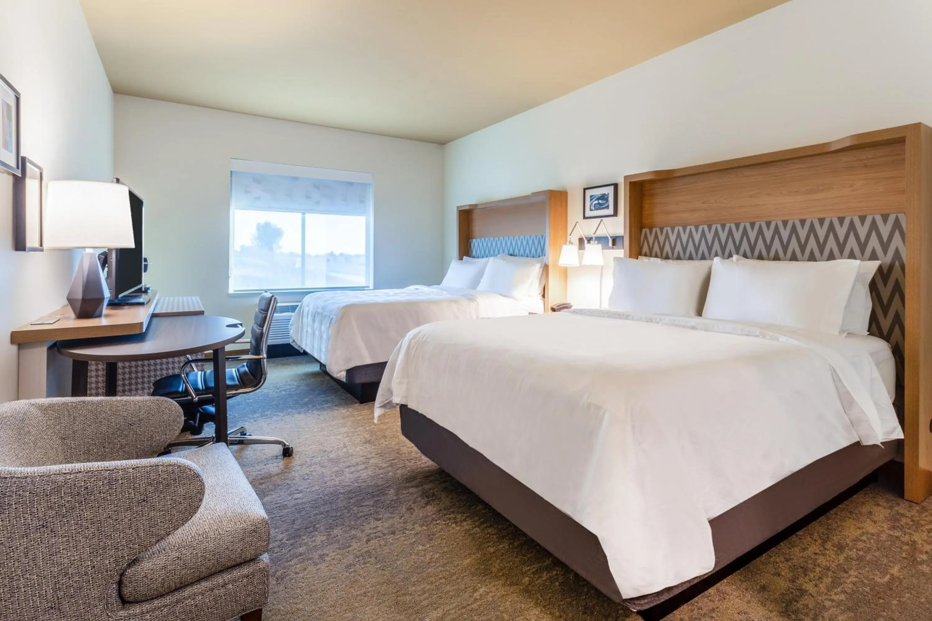 Photo of the whole room, Bed in Holiday Inn & Suites Cedar Falls-Waterloo Event Ctr by IHG