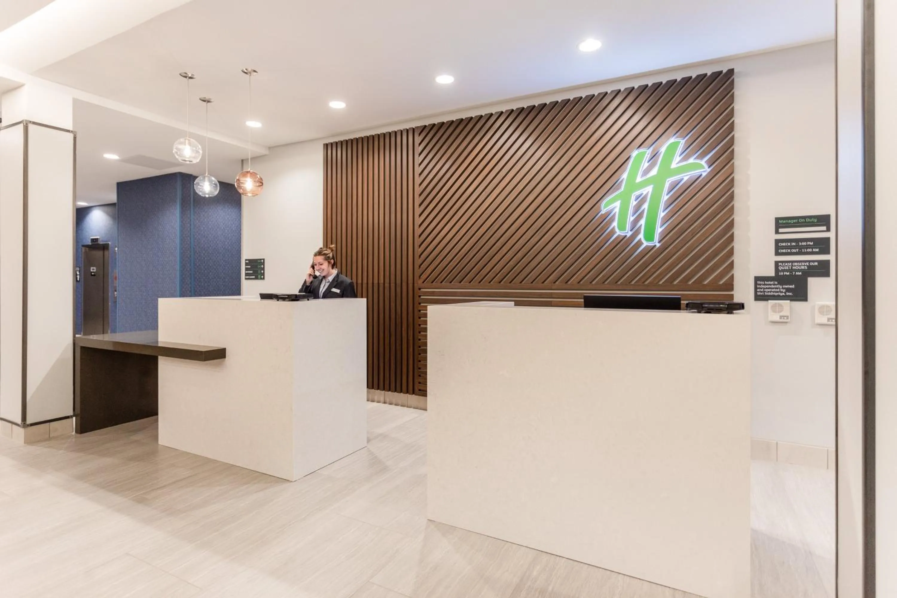 Property building in Holiday Inn & Suites Cedar Falls-Waterloo Event Ctr by IHG