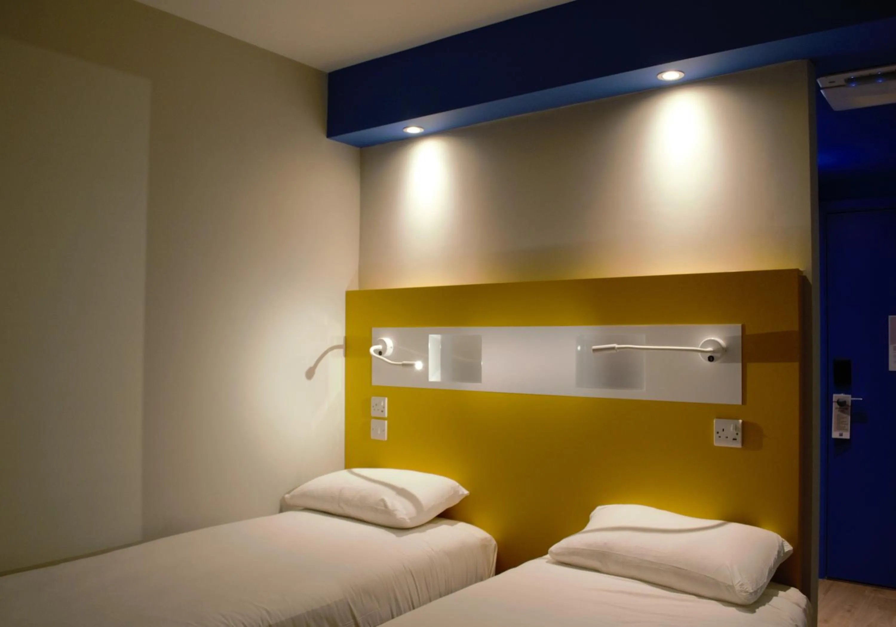 Photo of the whole room, Bed in ibis budget Swindon