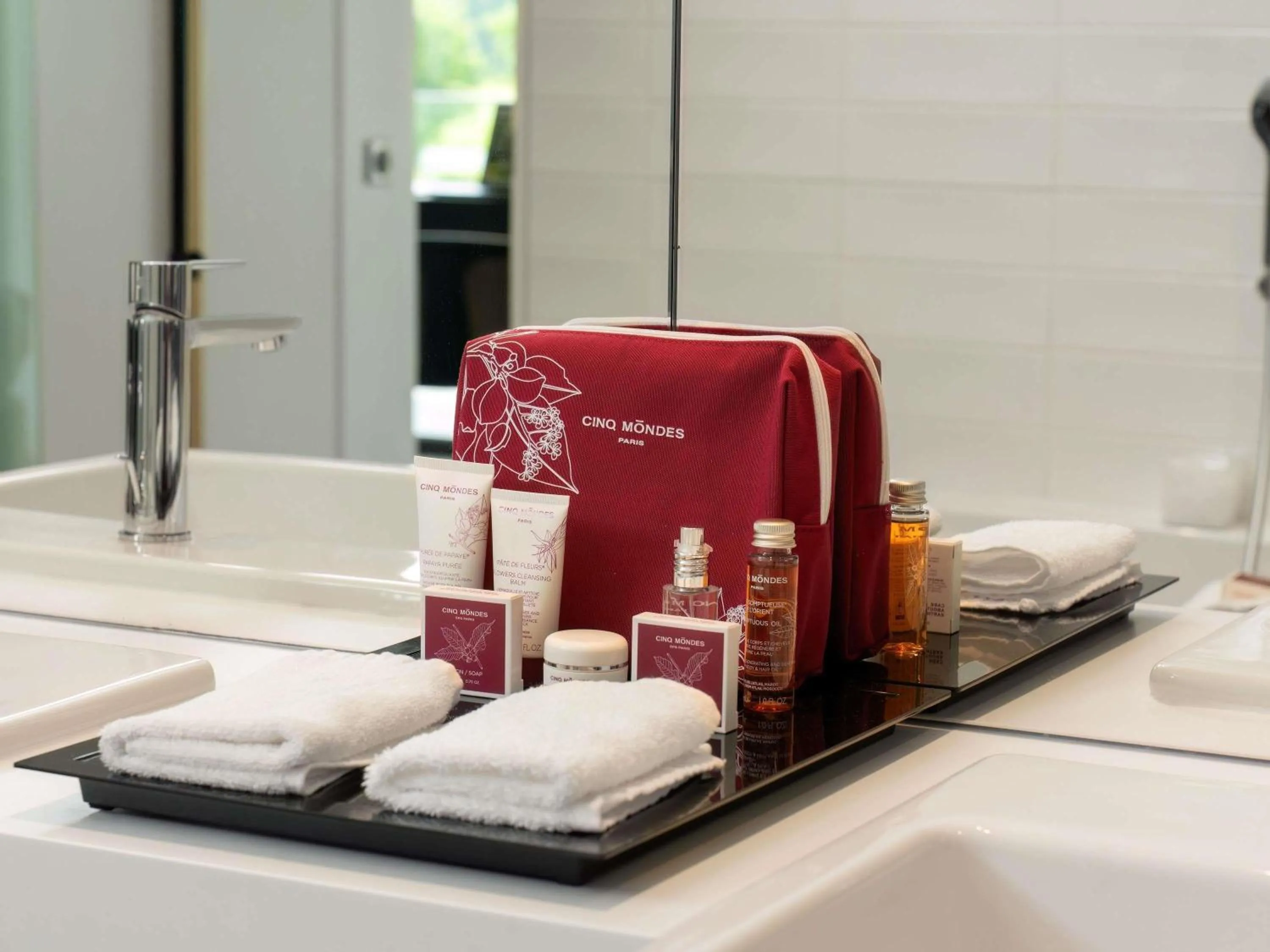 Bedroom in Le Domaine des Vanneaux Golf & Spa L'Isle Adam - MGallery Collection