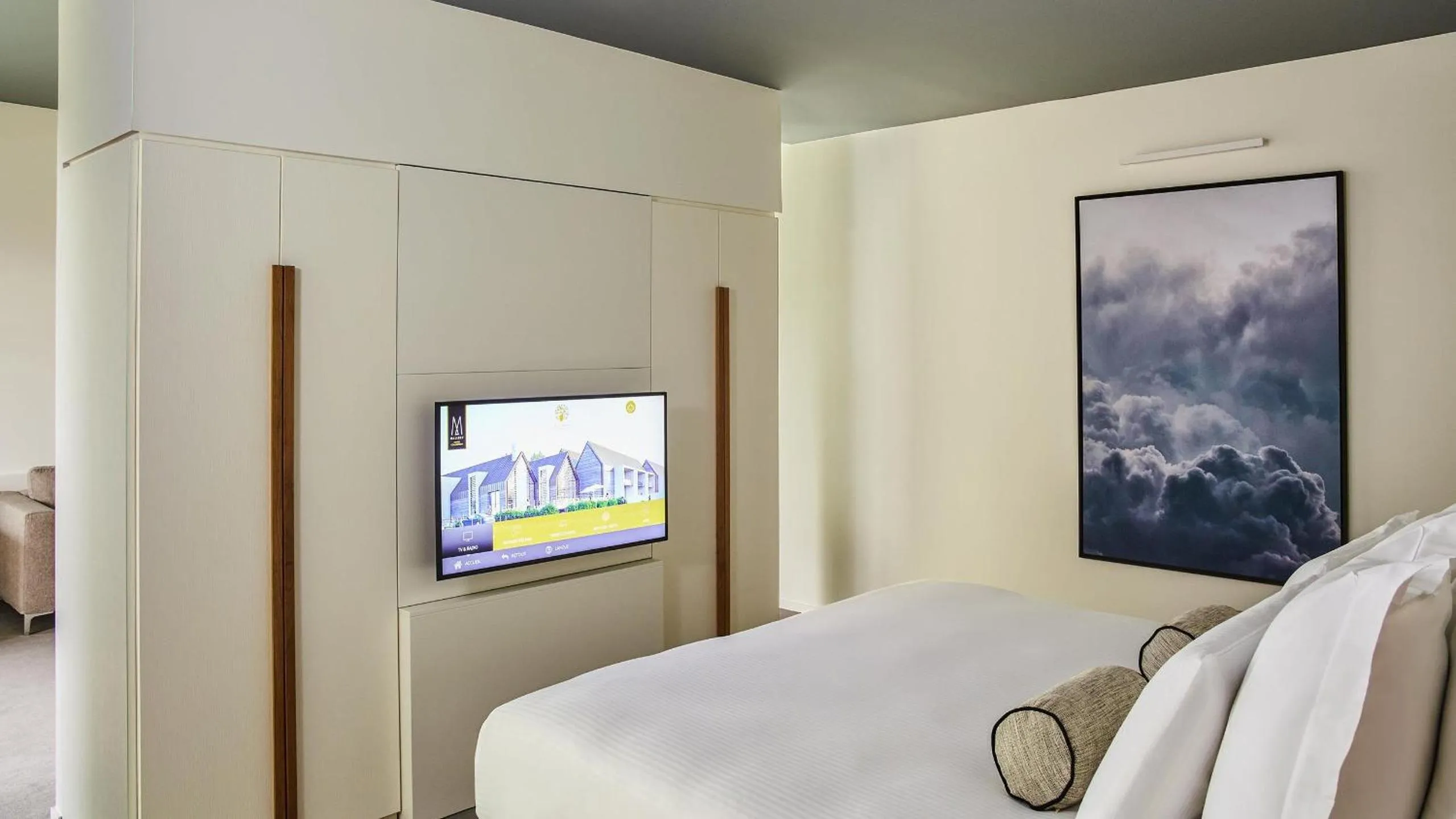 Photo of the whole room, Bed in Le Domaine des Vanneaux Golf & Spa L'Isle Adam - MGallery Collection