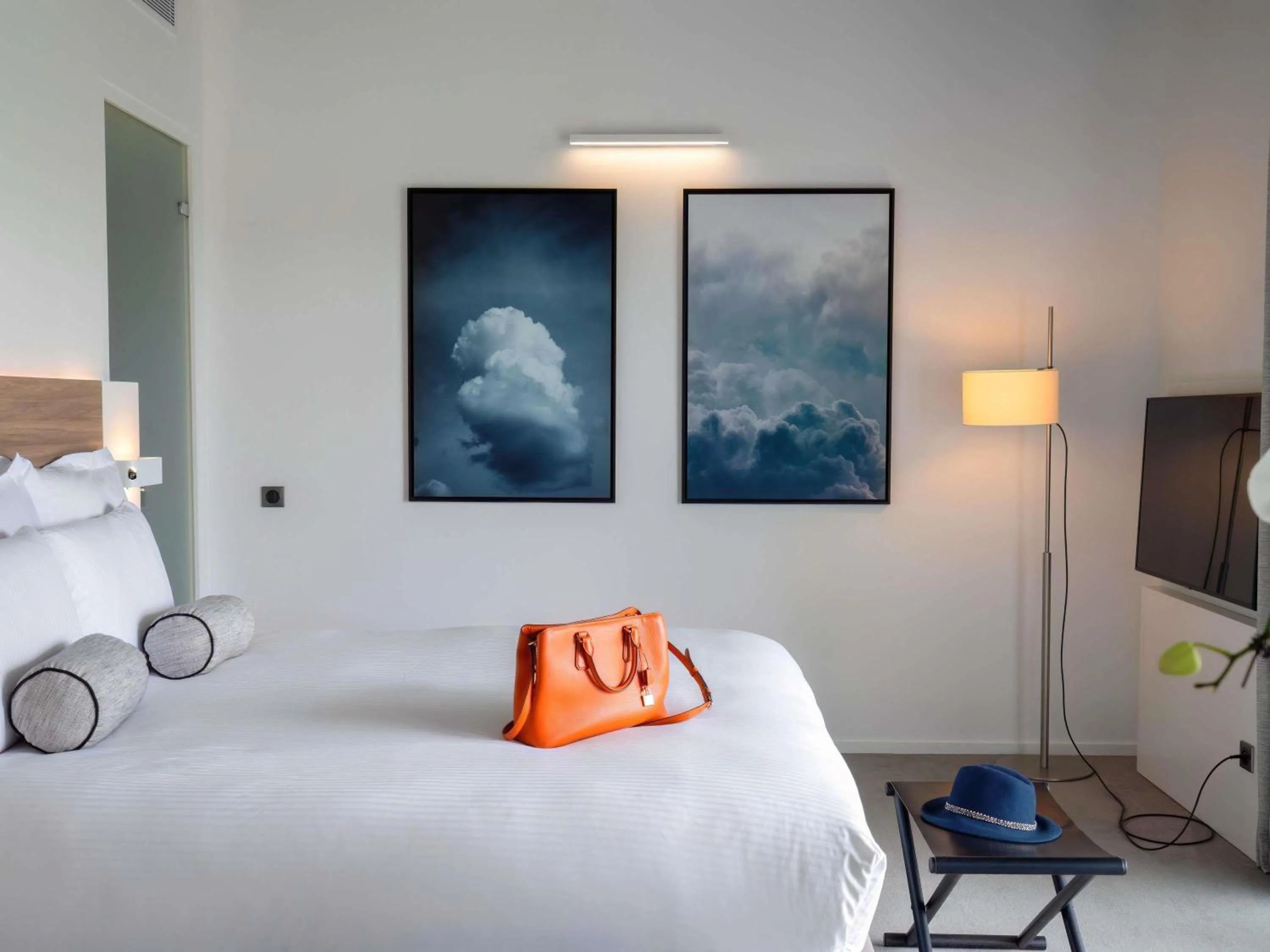 Bedroom, Bed in Le Domaine des Vanneaux Golf & Spa L'Isle Adam - MGallery Collection