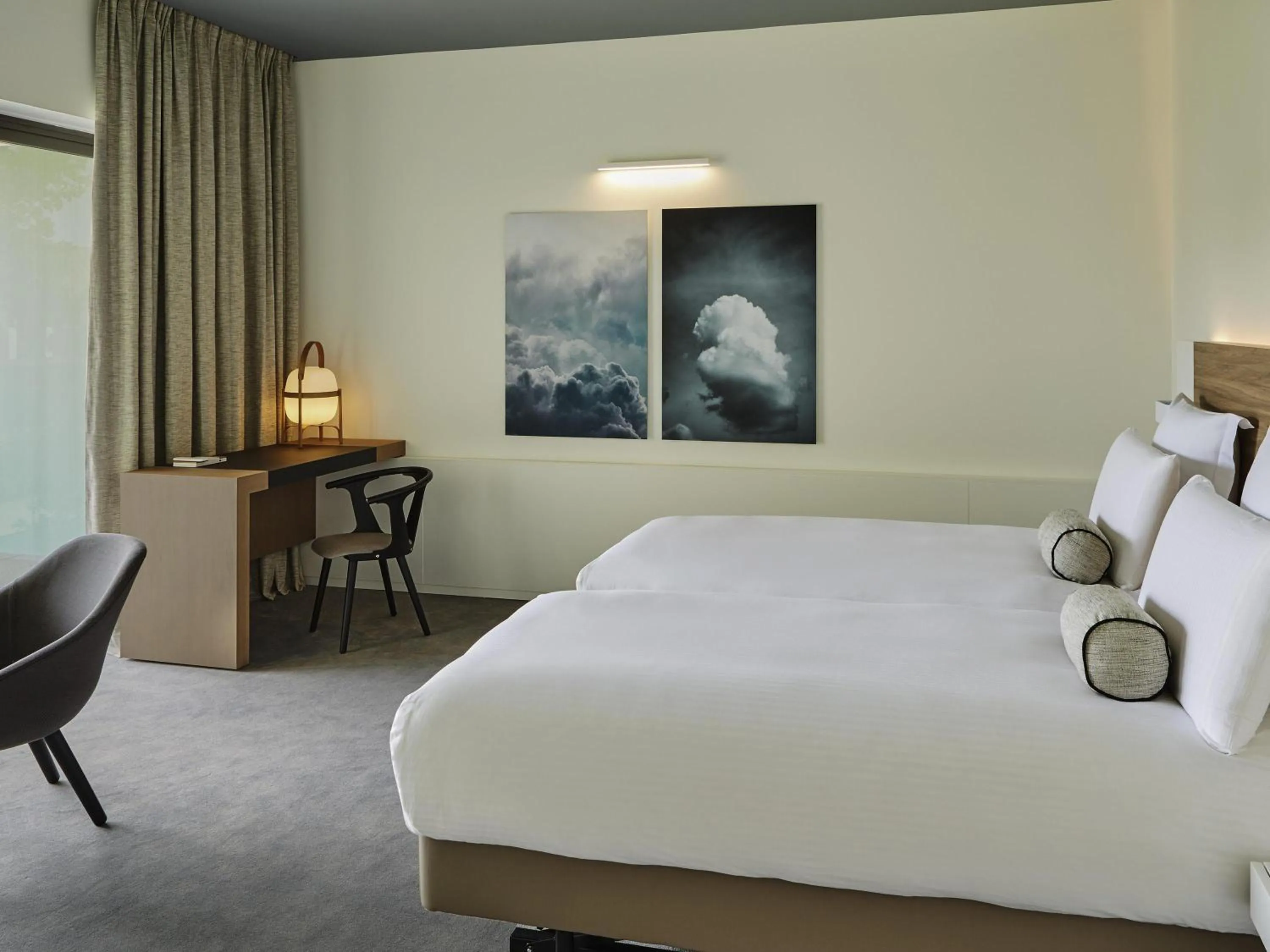 Bedroom, Bed in Le Domaine des Vanneaux Golf & Spa L'Isle Adam - MGallery Collection