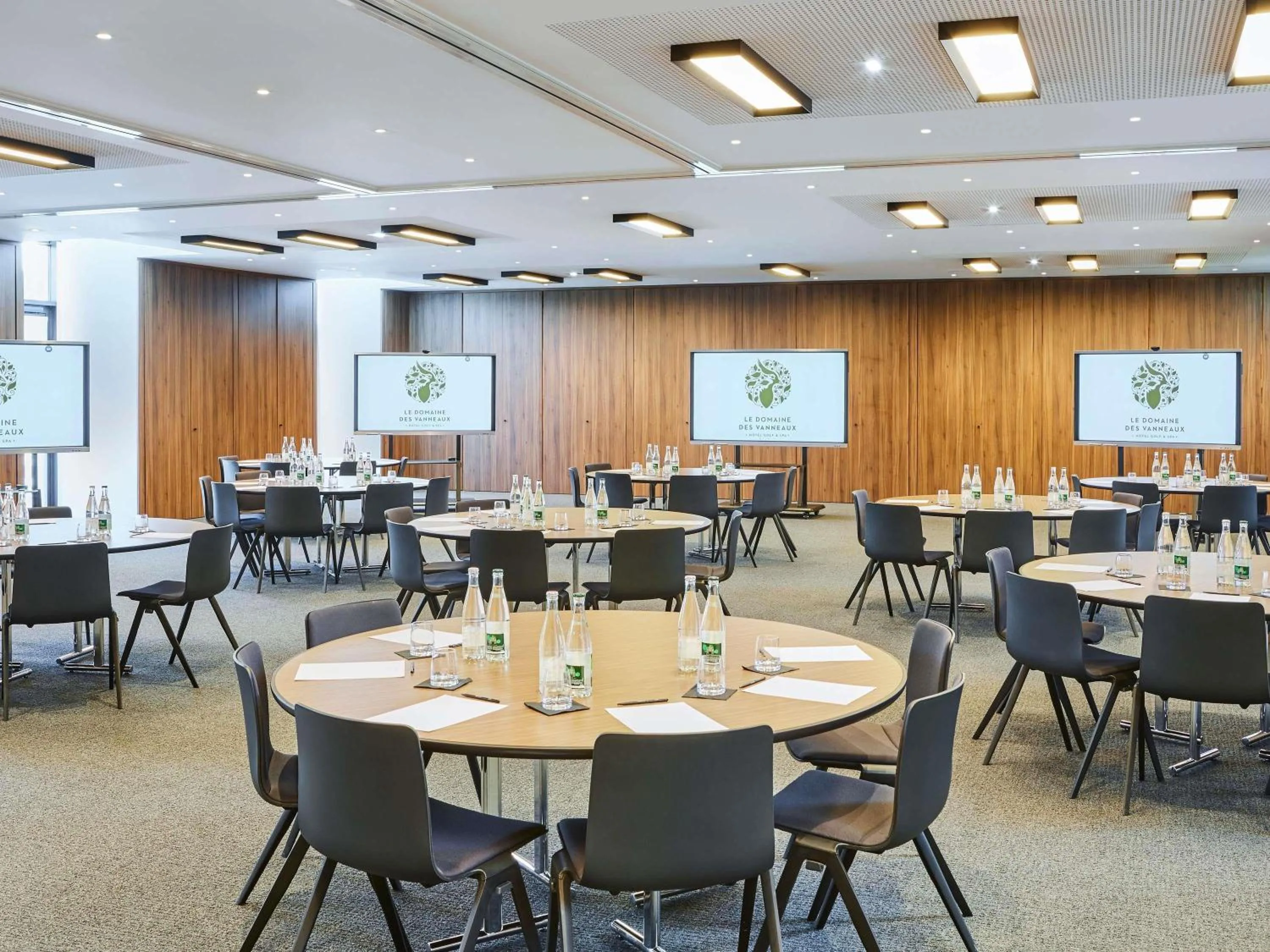 Meeting/conference room in Le Domaine des Vanneaux Golf & Spa L'Isle Adam - MGallery Collection