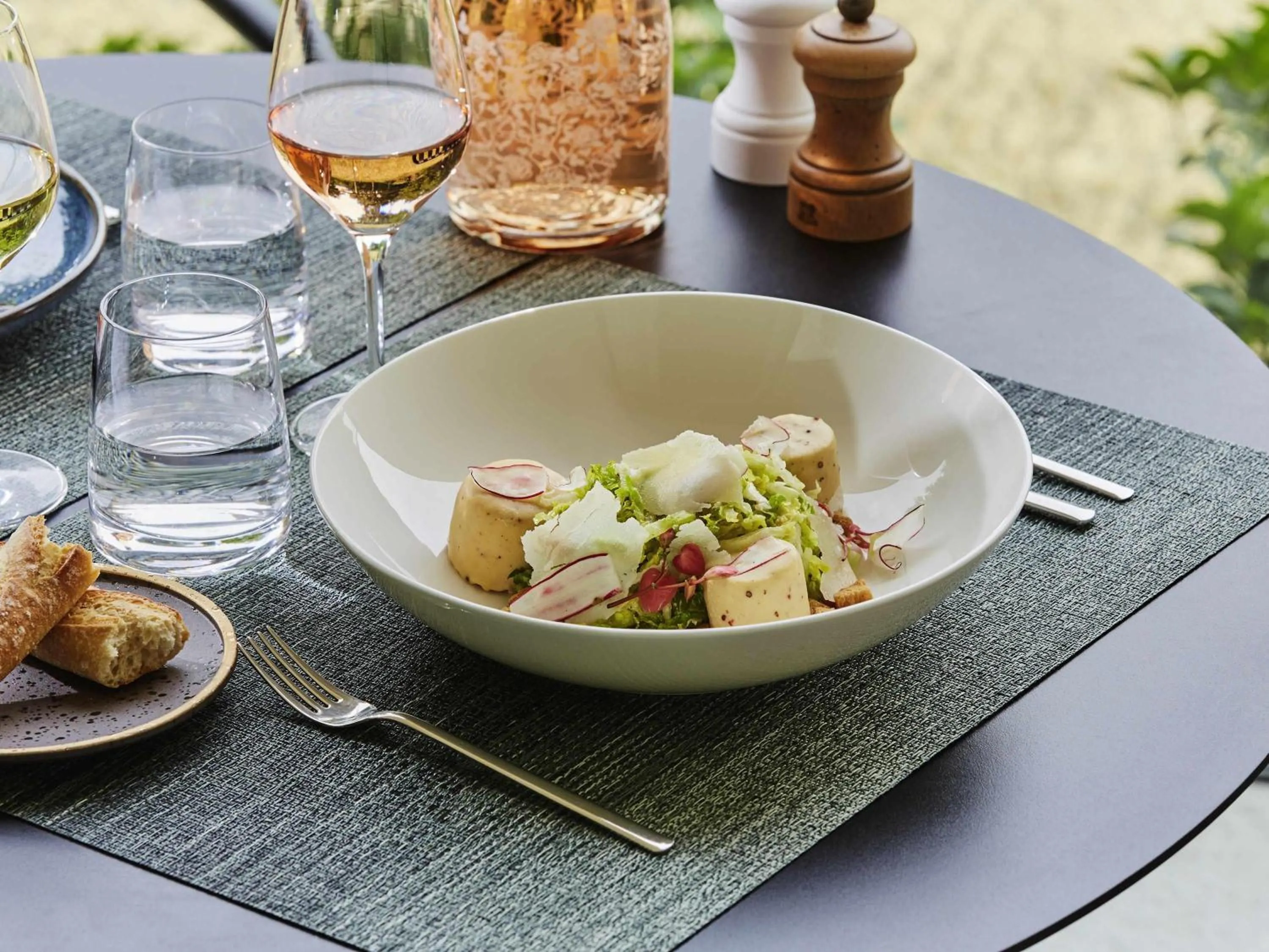 Bedroom in Le Domaine des Vanneaux Golf & Spa L'Isle Adam - MGallery Collection