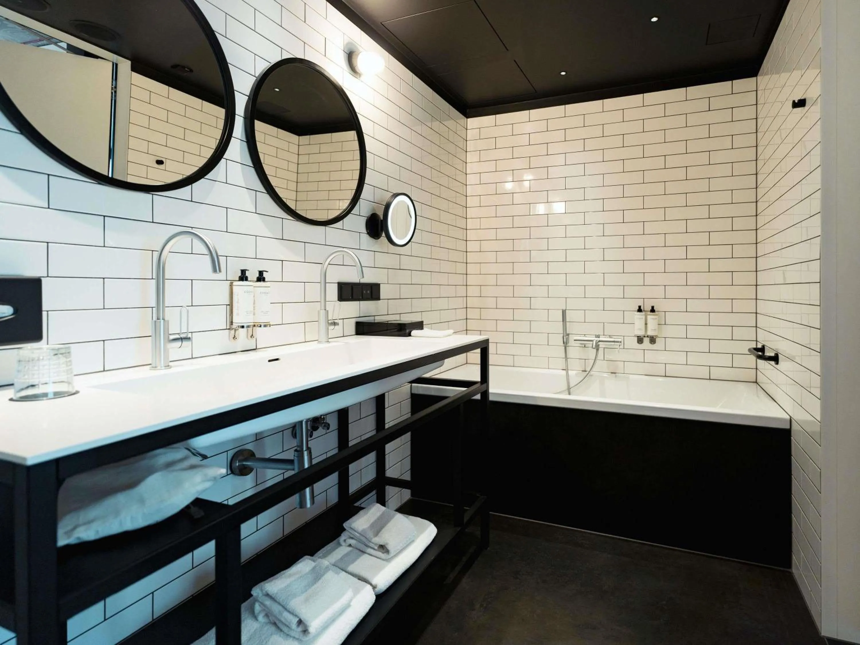 Bedroom in The Bridge Wroclaw - MGallery