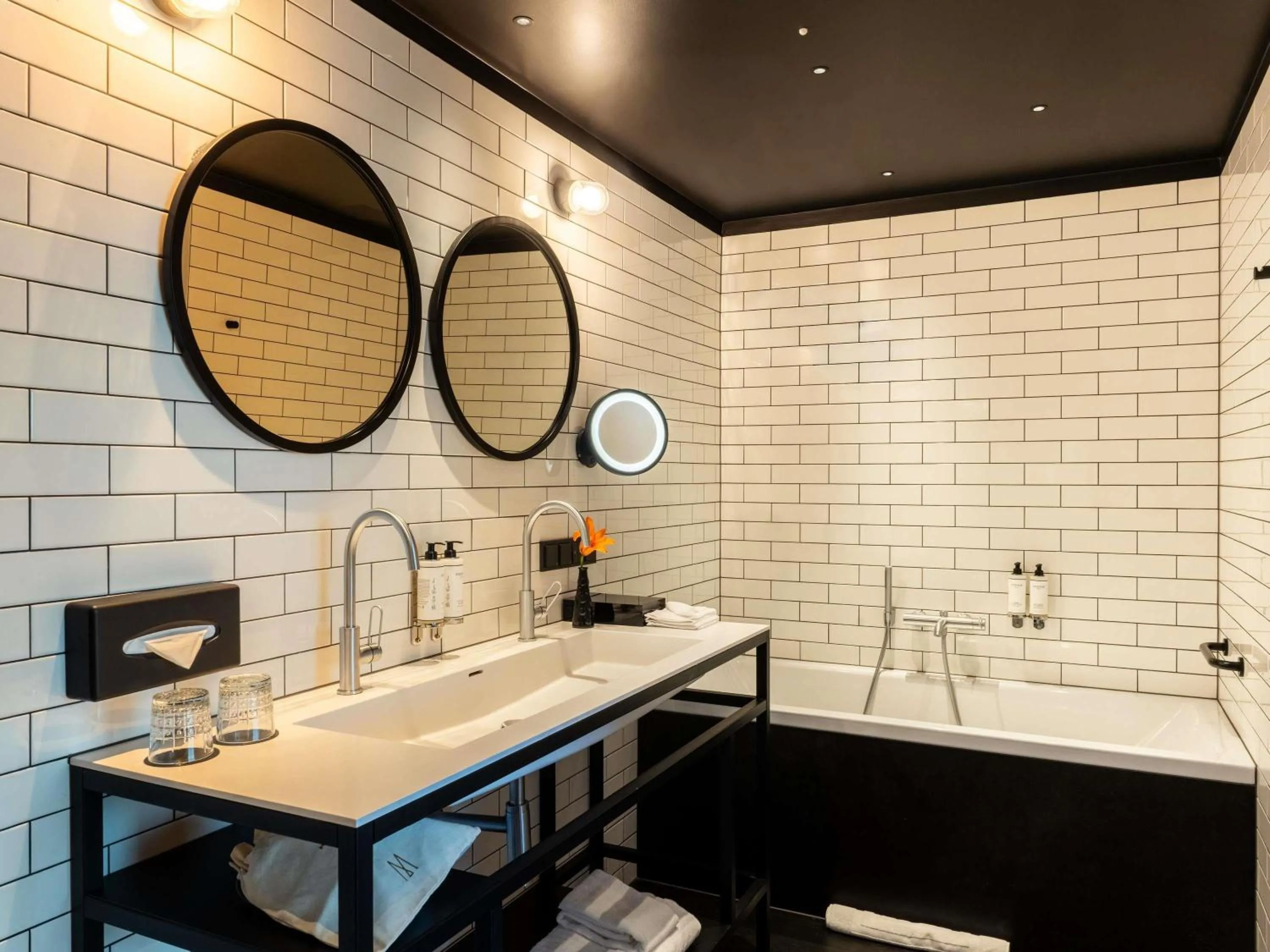 Photo of the whole room in The Bridge Wroclaw - MGallery