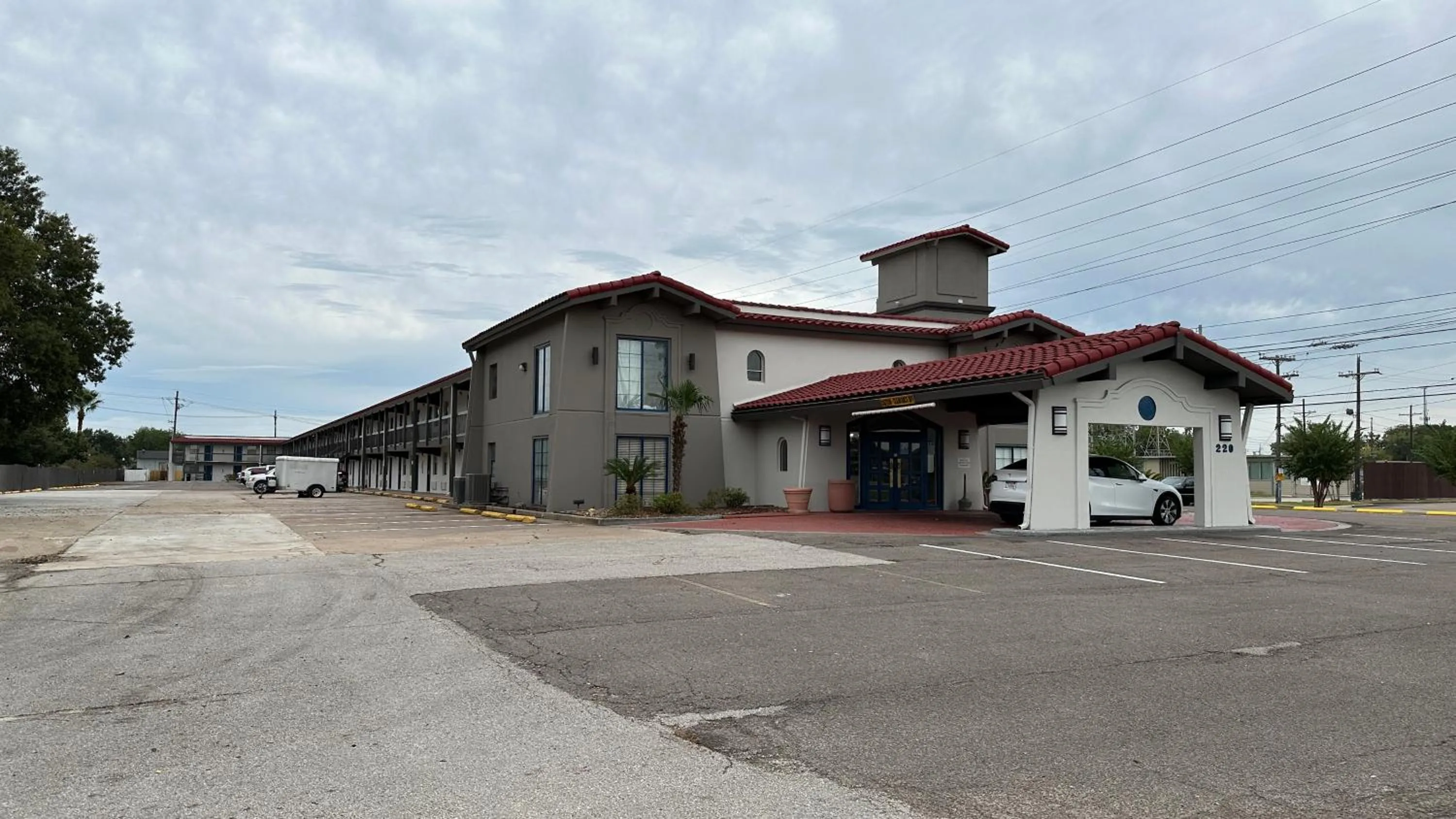 Property building in Motel 6-Beaumont, TX