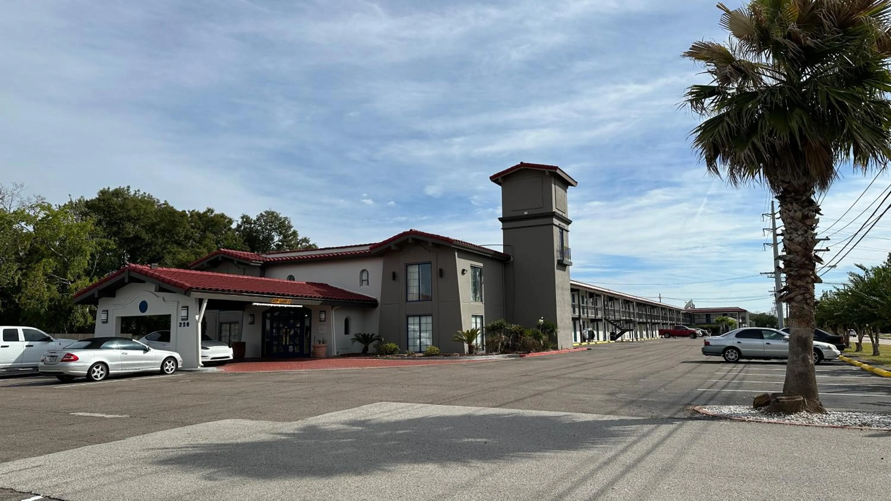Property building in Motel 6-Beaumont, TX