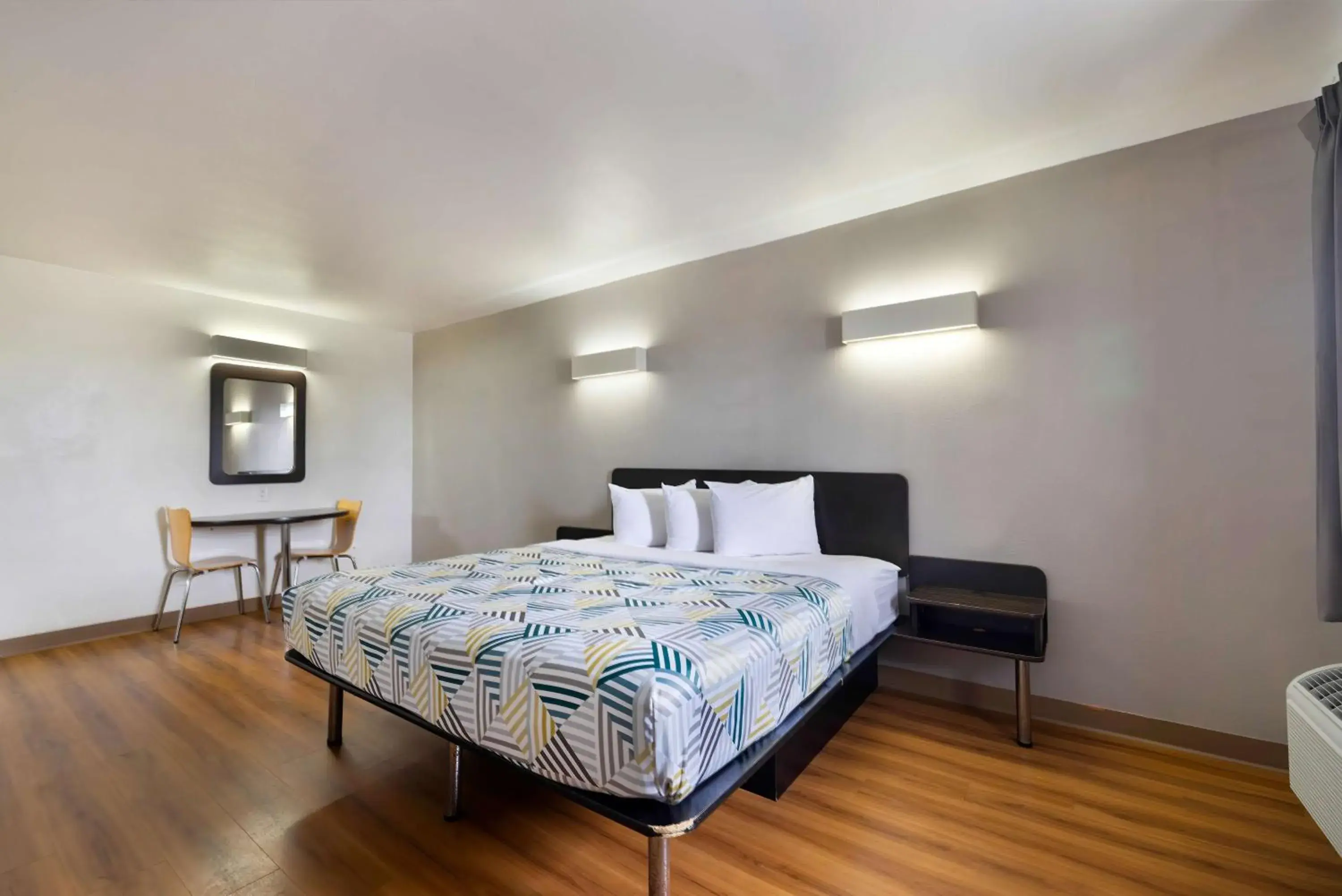 Bedroom, Bed in Motel 6-Beaumont, TX Bedroom, Bed in Motel 6-Beaumont, TX