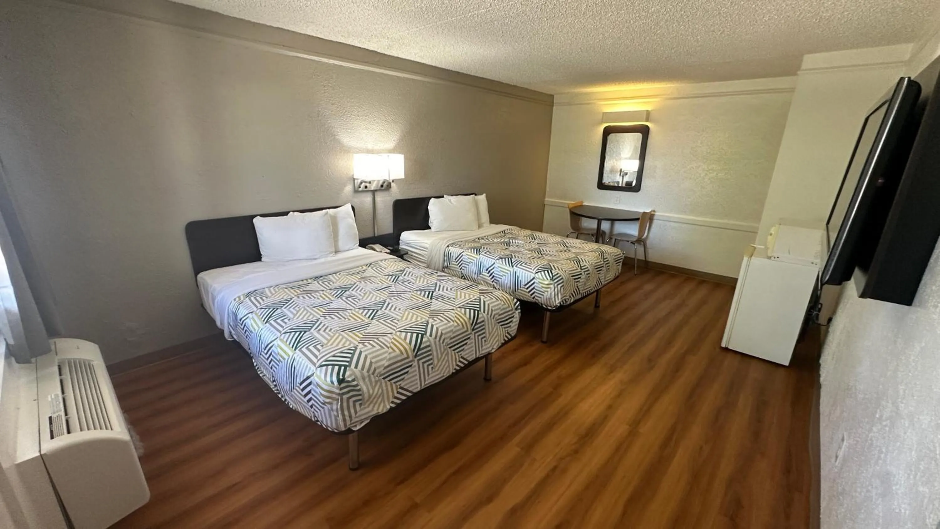 Photo of the whole room, Bed in Motel 6-Beaumont, TX