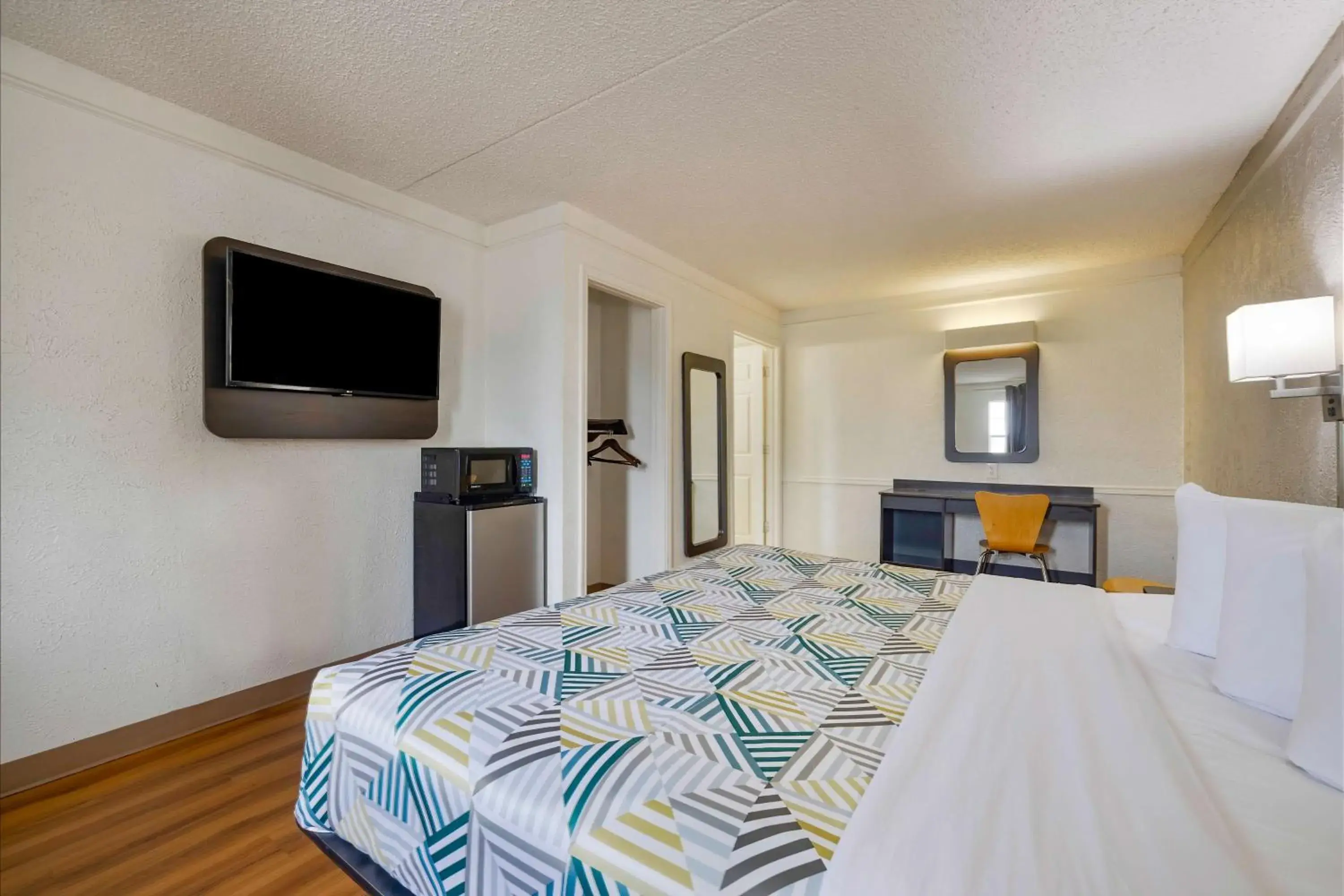 Bedroom, Bed in Motel 6-Beaumont, TX Bedroom, Bed in Motel 6-Beaumont, TX