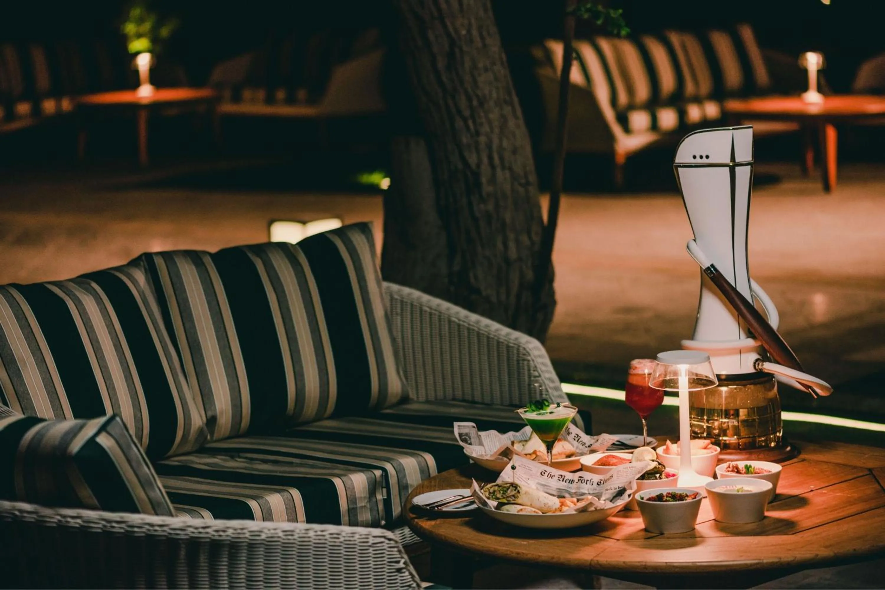 Lounge or bar in Al Messila, A Luxury Collection Resort & Spa, Doha