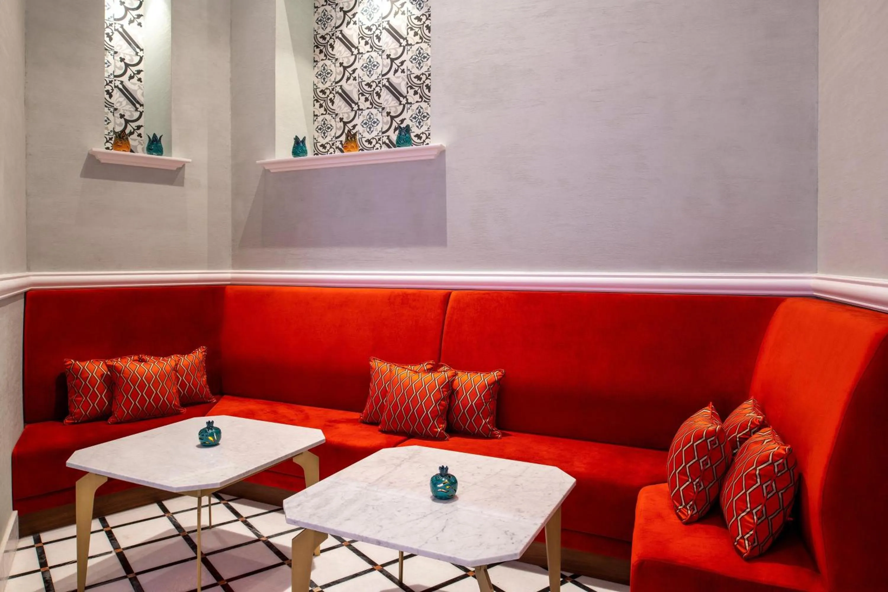 Lounge or bar in Al Messila, A Luxury Collection Resort & Spa, Doha