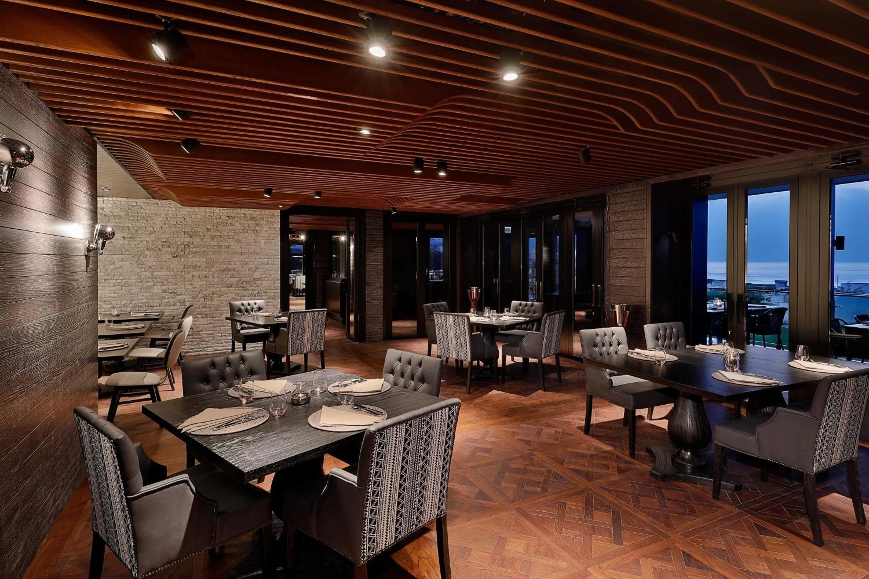 Restaurant/places to eat in W Muscat