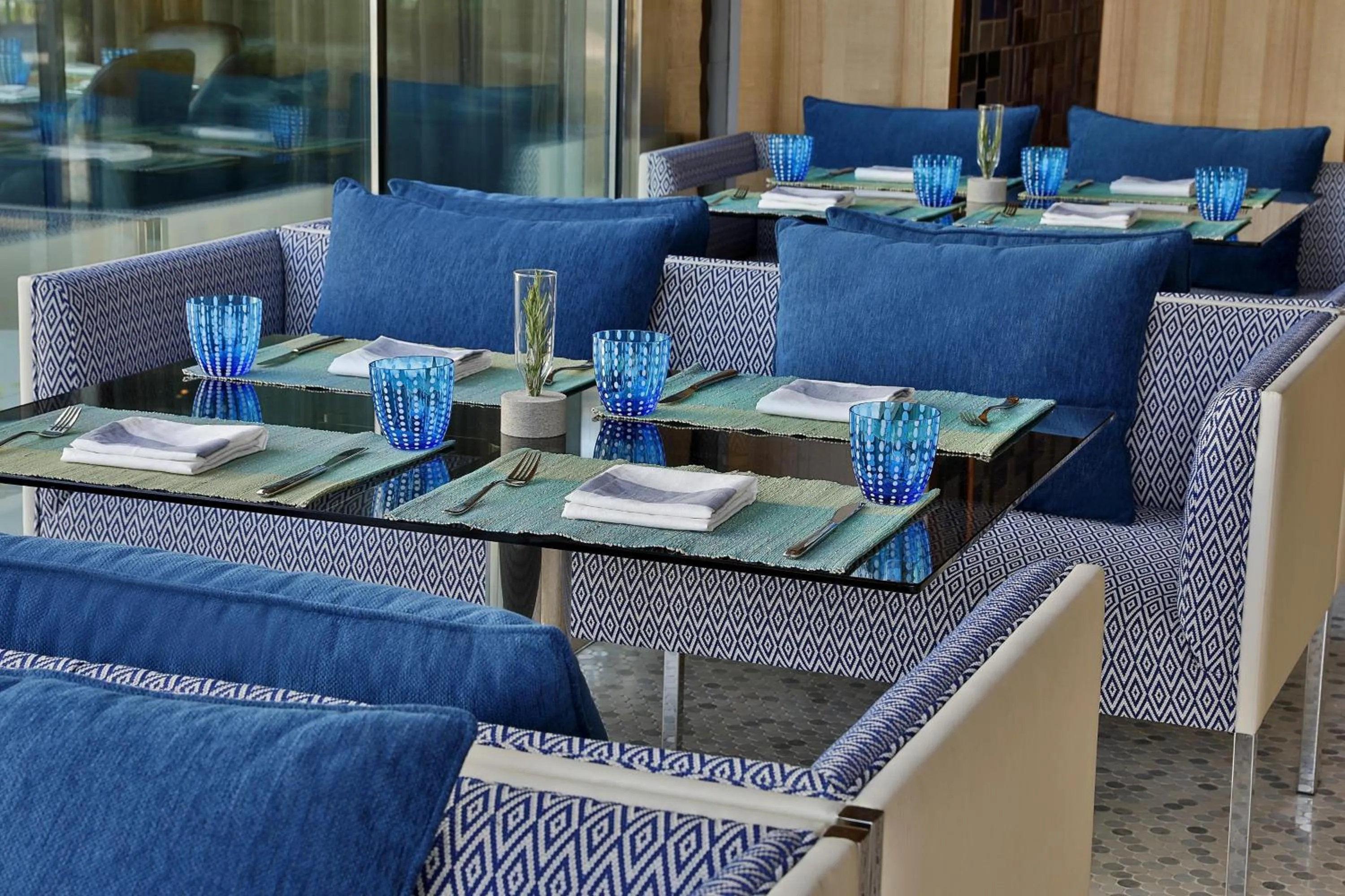 Restaurant/places to eat in W Muscat