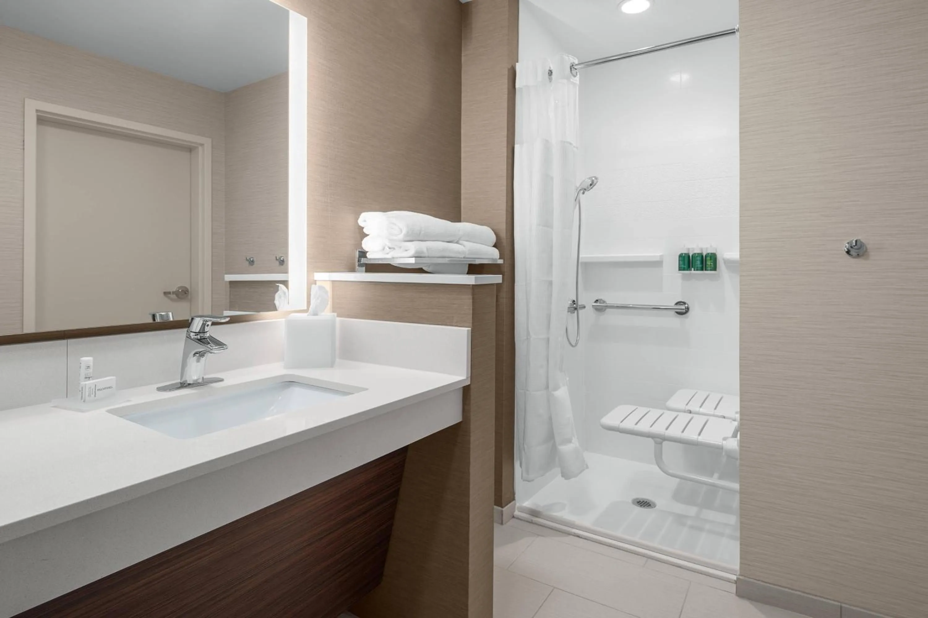 Bathroom in Fairfield Inn & Suites by Marriott Memphis Marion, AR