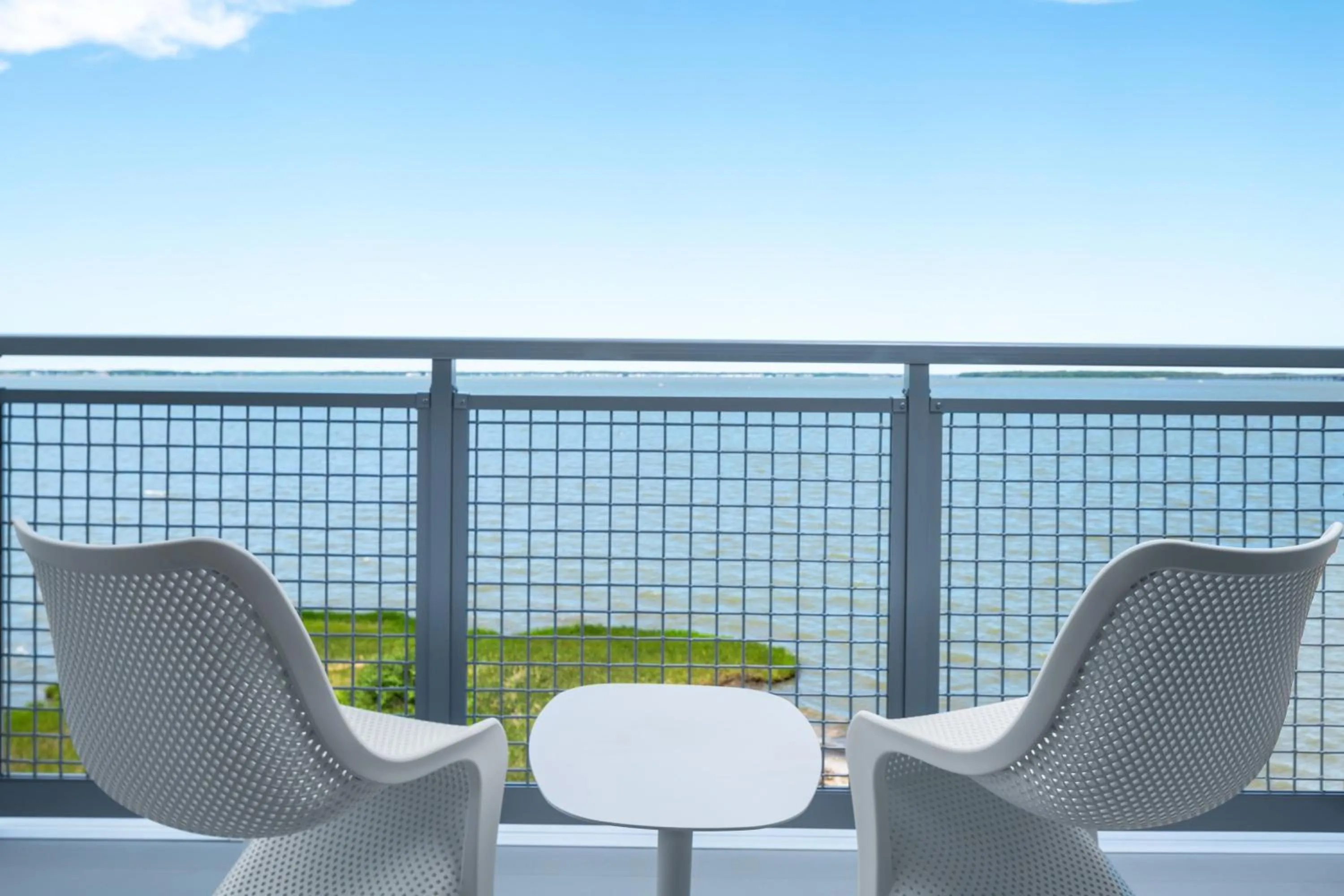 Photo of the whole room in Aloft Ocean City